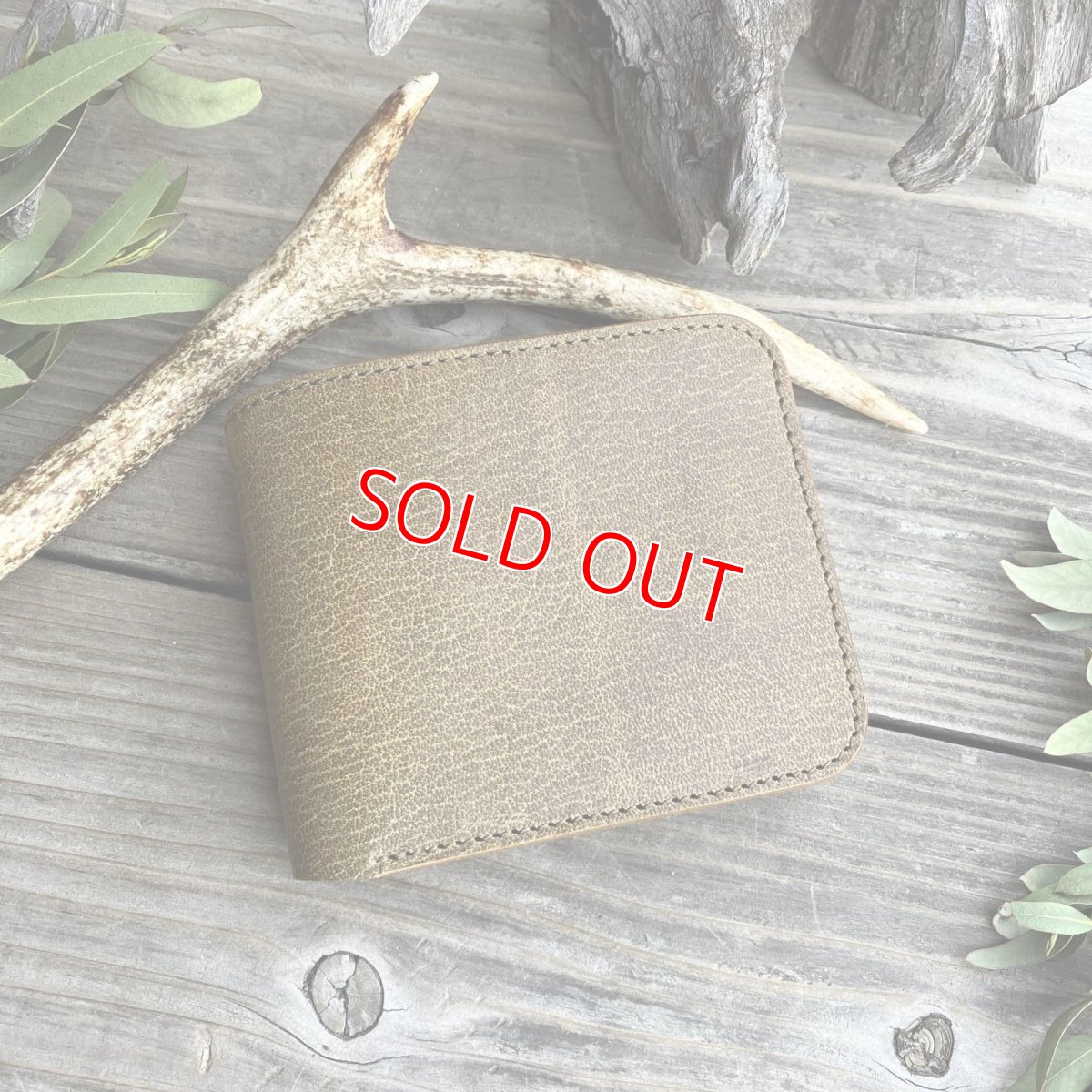 画像1: 【アウトレット最大30%OFF】ジビエ鹿革（ハードタイプ） スタンダード折財布 (1)