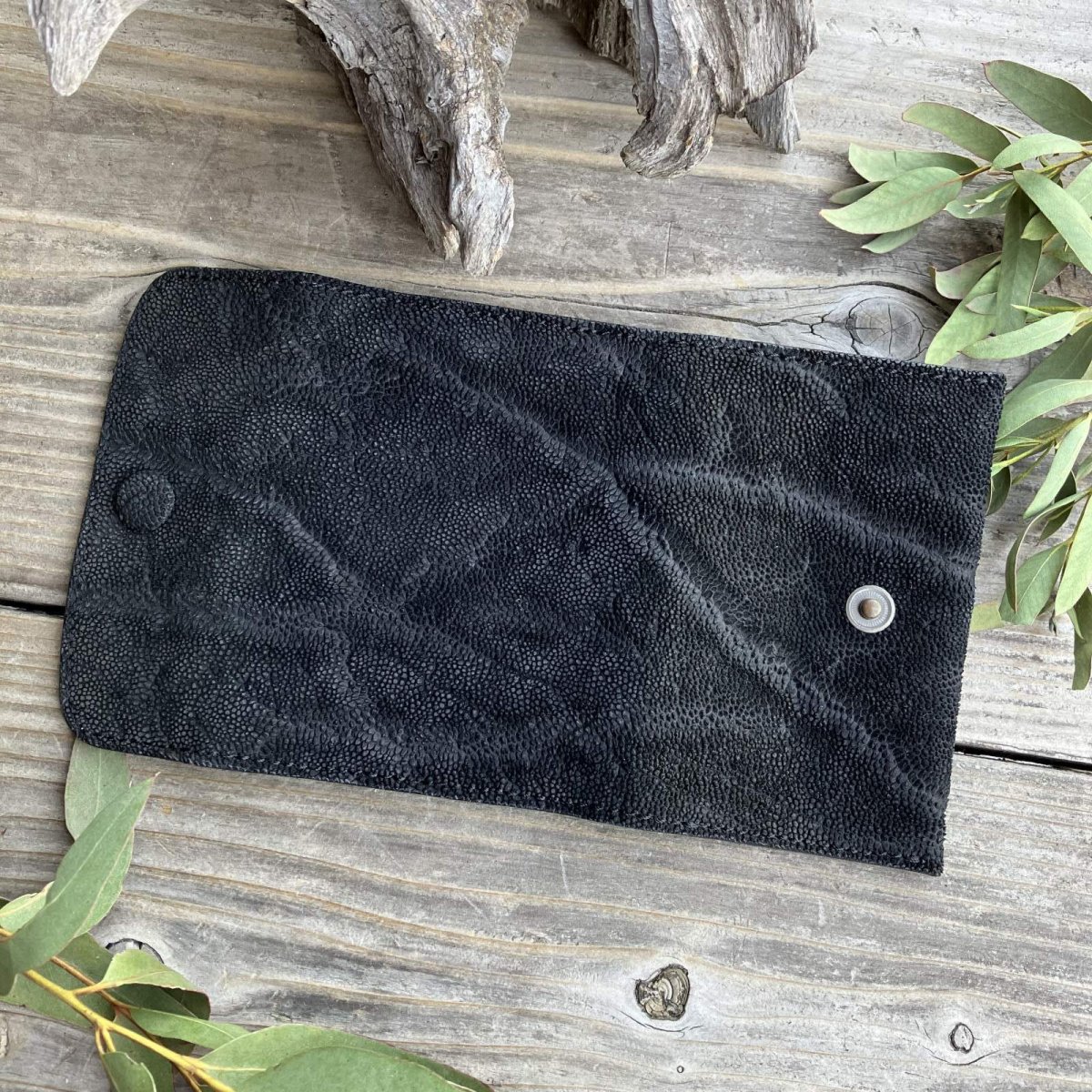 画像4: 【アウトレット最大30%OFF】希少な象革（エレファント）多機能６連キーケース｜漆黒のブラック｜カード・お札・スマートキー収納可 (4)