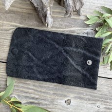 画像4: 【アウトレット最大30%OFF】希少な象革（エレファント）多機能６連キーケース｜漆黒のブラック｜カード・お札・スマートキー収納可 (4)