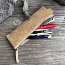 画像3: 【1点物・現品限り】広島ジビエレザー ツキノワグマ革 ぺったんこペンケース｜ストーンベージュ｜写真の現物をお届け (3)