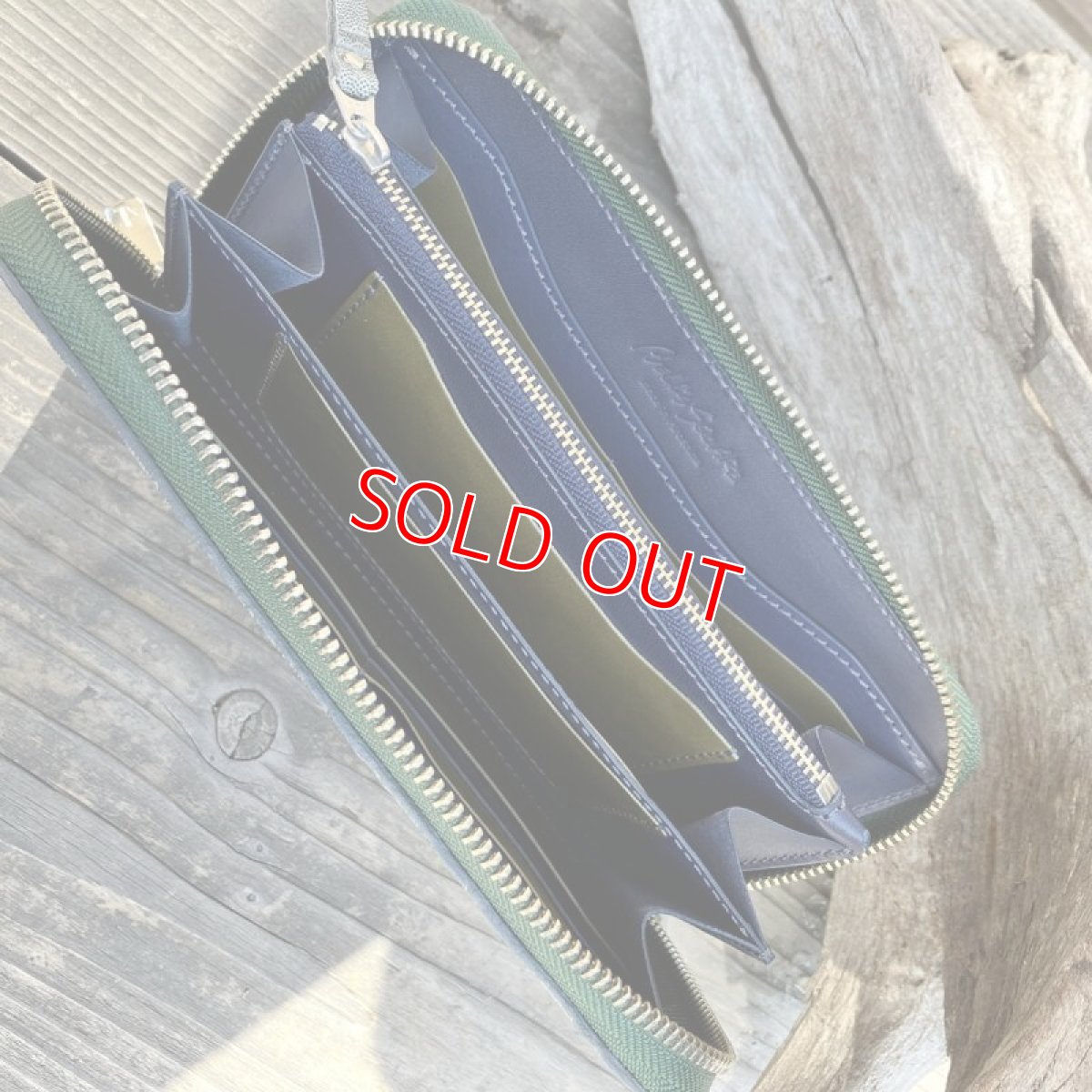 画像5: NEWタイプ　カードもお札も小銭も出し入れしやすく通帳も入るラウンドファスナー本革長財布 (5)