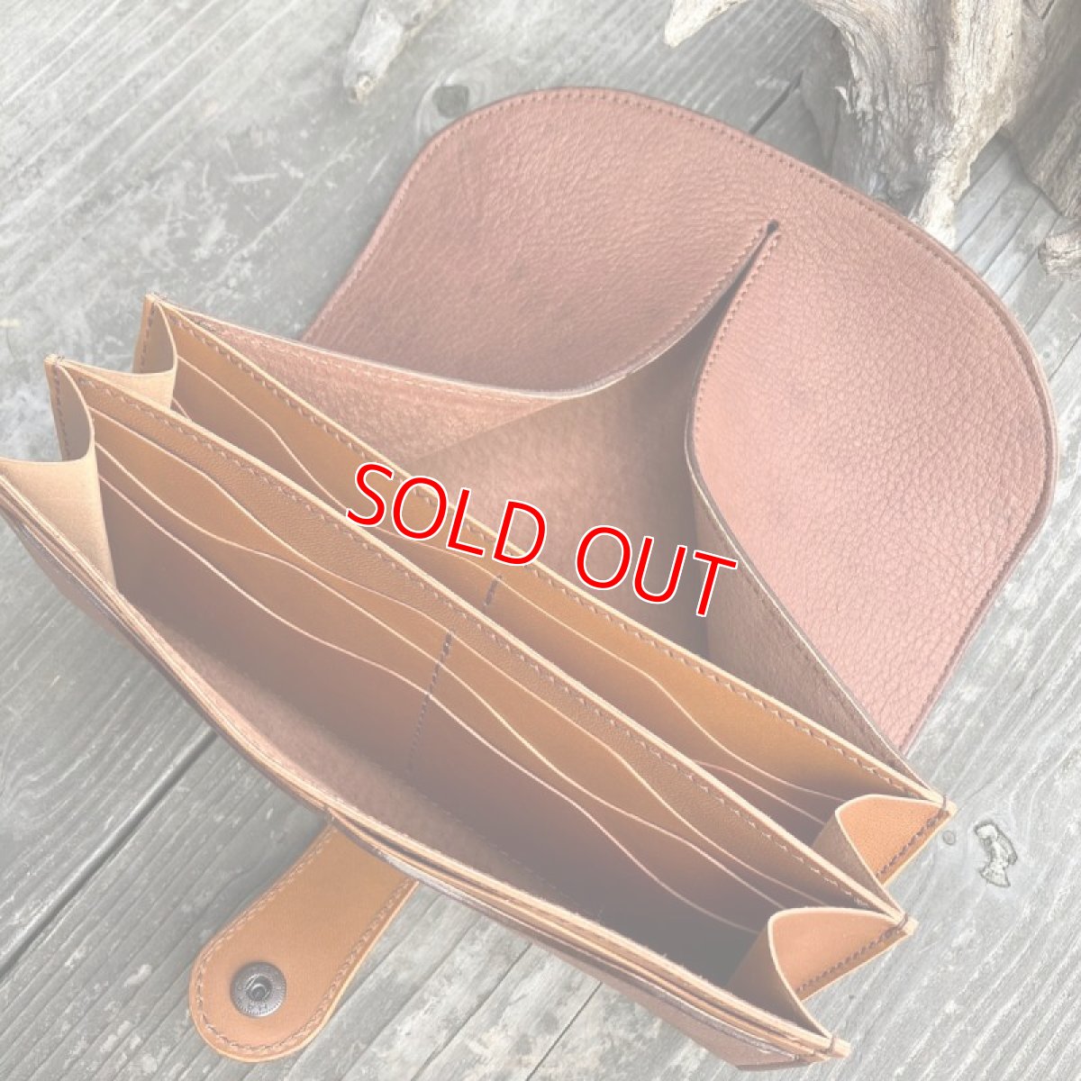 画像9: 【広島ジビエレザー】感動の手触り♪ふわふわ柔らかい鹿革財布★ギャルソンタイプ長財布！ (9)