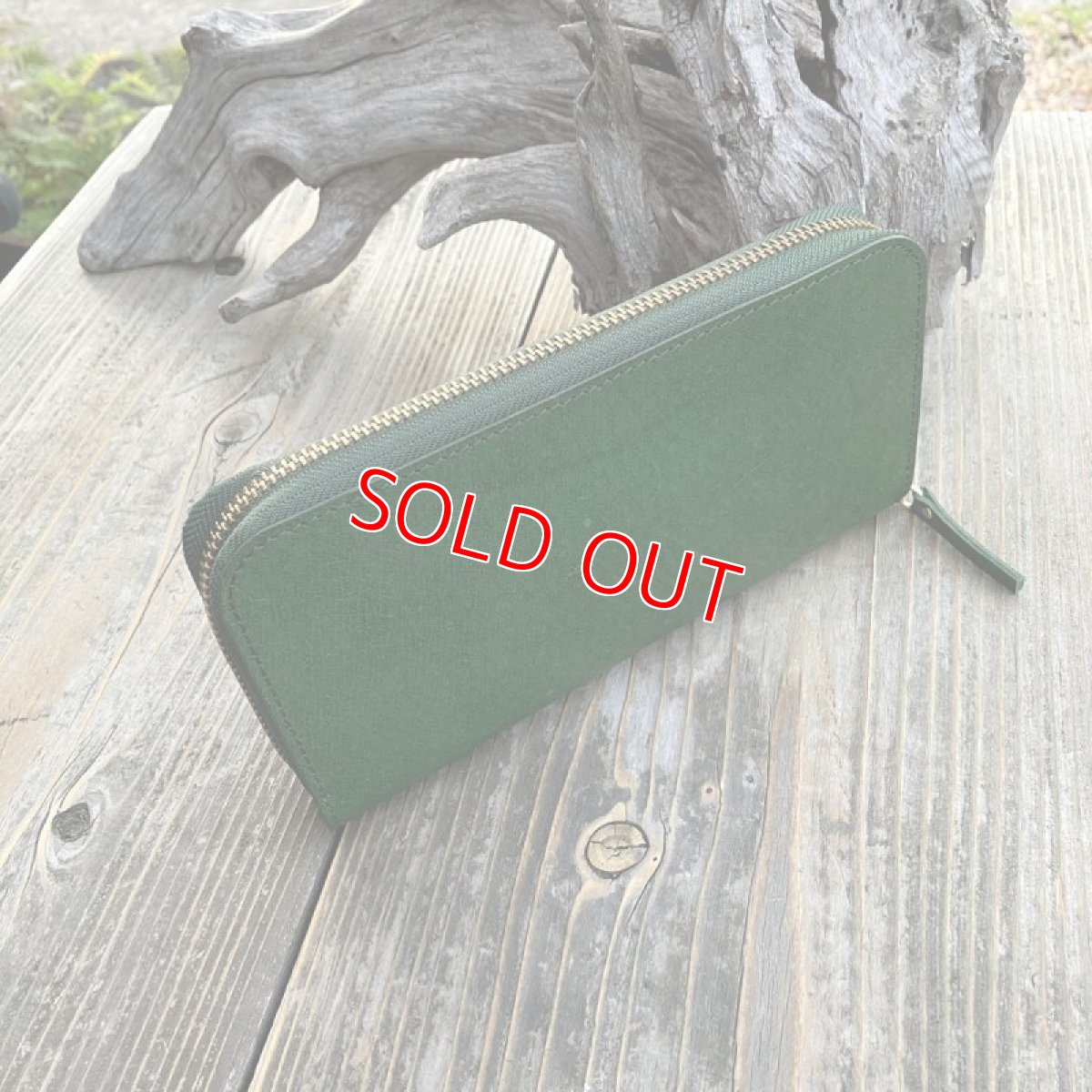 画像2: 【広島ジビエレザー】山から頂いた命を職人がつなぐ☆猪革＆牛革ラウンドファスナー長財布　グリーン (2)