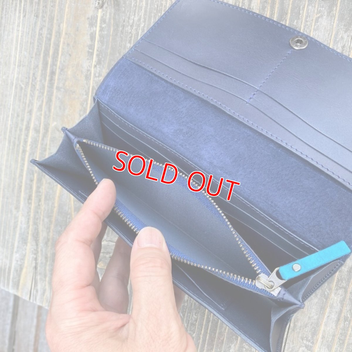 画像9: 【広島ジビエレザー】山から頂いた命を職人がつなぐ☆鹿革＆牛革フラップタイプ長財布　限定色ターコイズブルー (9)