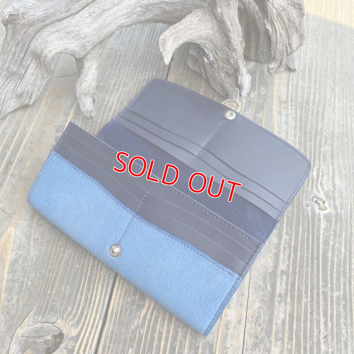 画像2: 【アウトレット】鹿革＆牛革フラップタイプ長財布　スカイブルー (2)