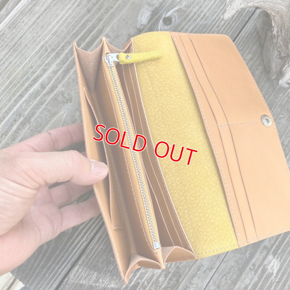 画像5: 【兵庫ジビエレザー】山から頂いた命を職人がつなぐ☆鹿革＆牛革フラップタイプ長財布　イエロー (5)