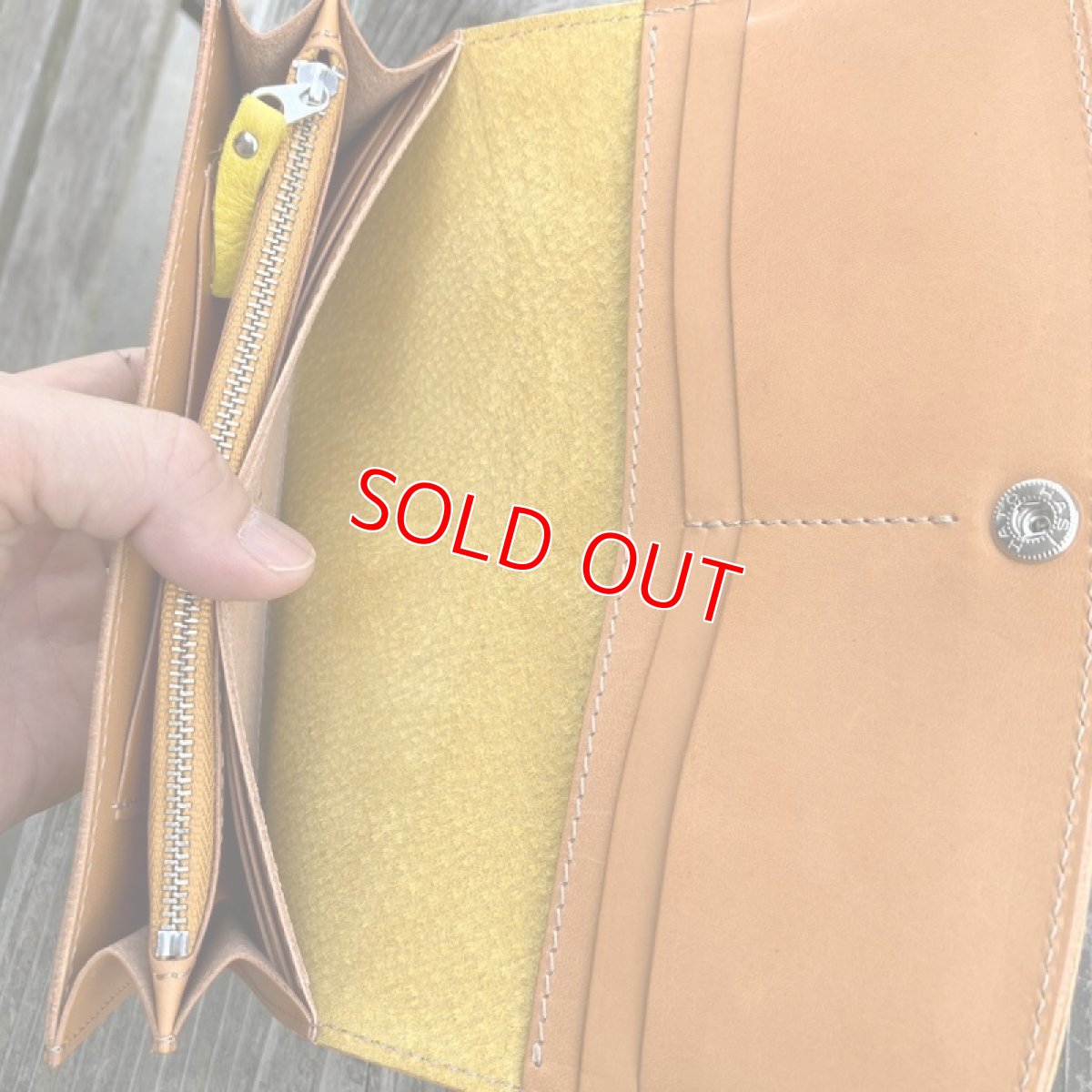 画像8: 【兵庫ジビエレザー】山から頂いた命を職人がつなぐ☆鹿革＆牛革フラップタイプ長財布　イエロー (8)