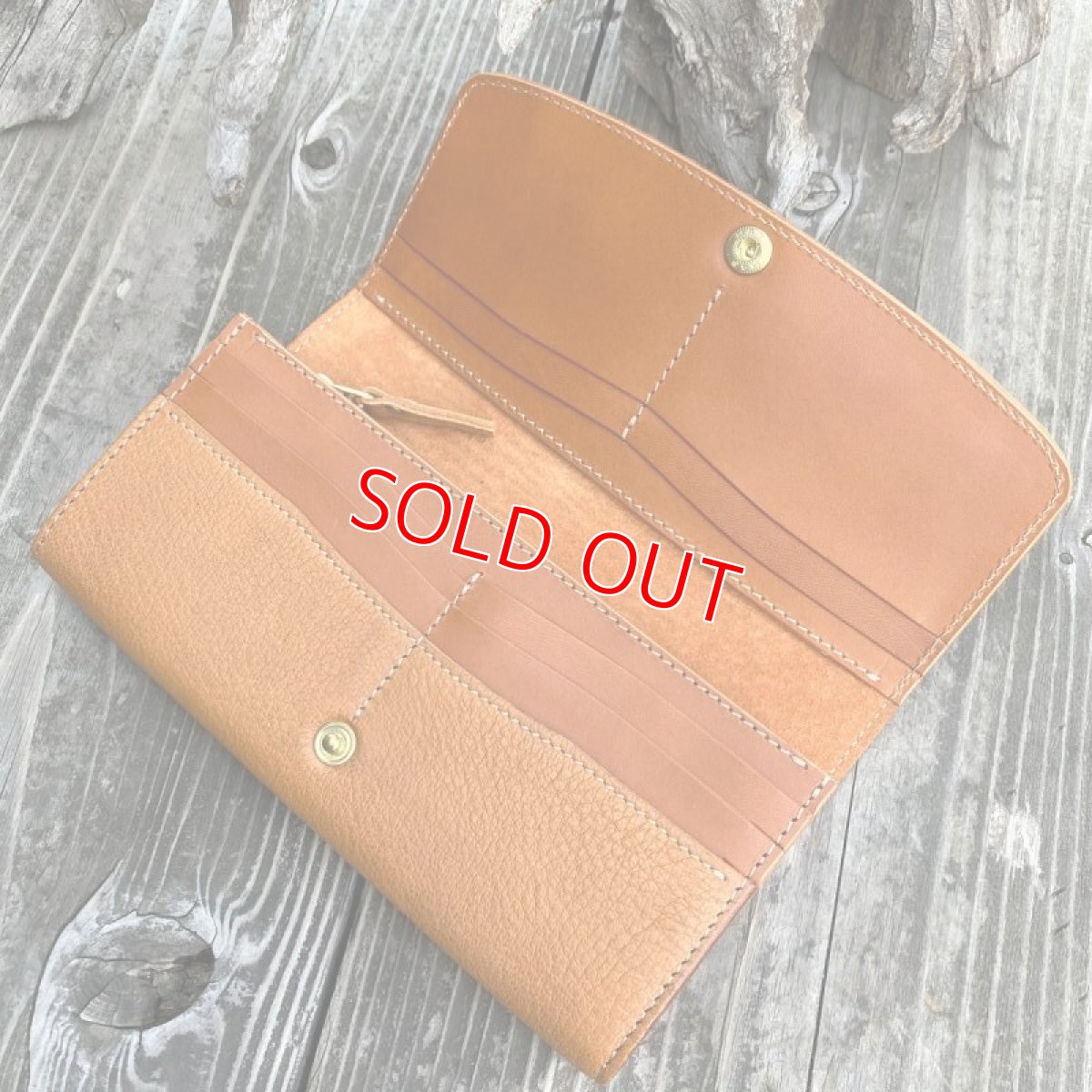 画像3: 【広島ジビエレザー】山から頂いた命を職人がつなぐ☆鹿革＆牛革フラップタイプ長財布　キャメルカラー (3)
