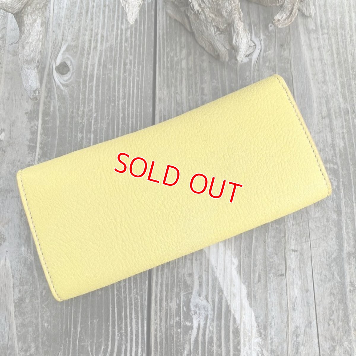 画像2: 【兵庫ジビエレザー】山から頂いた命を職人がつなぐ☆鹿革＆牛革フラップタイプ長財布　イエロー (2)