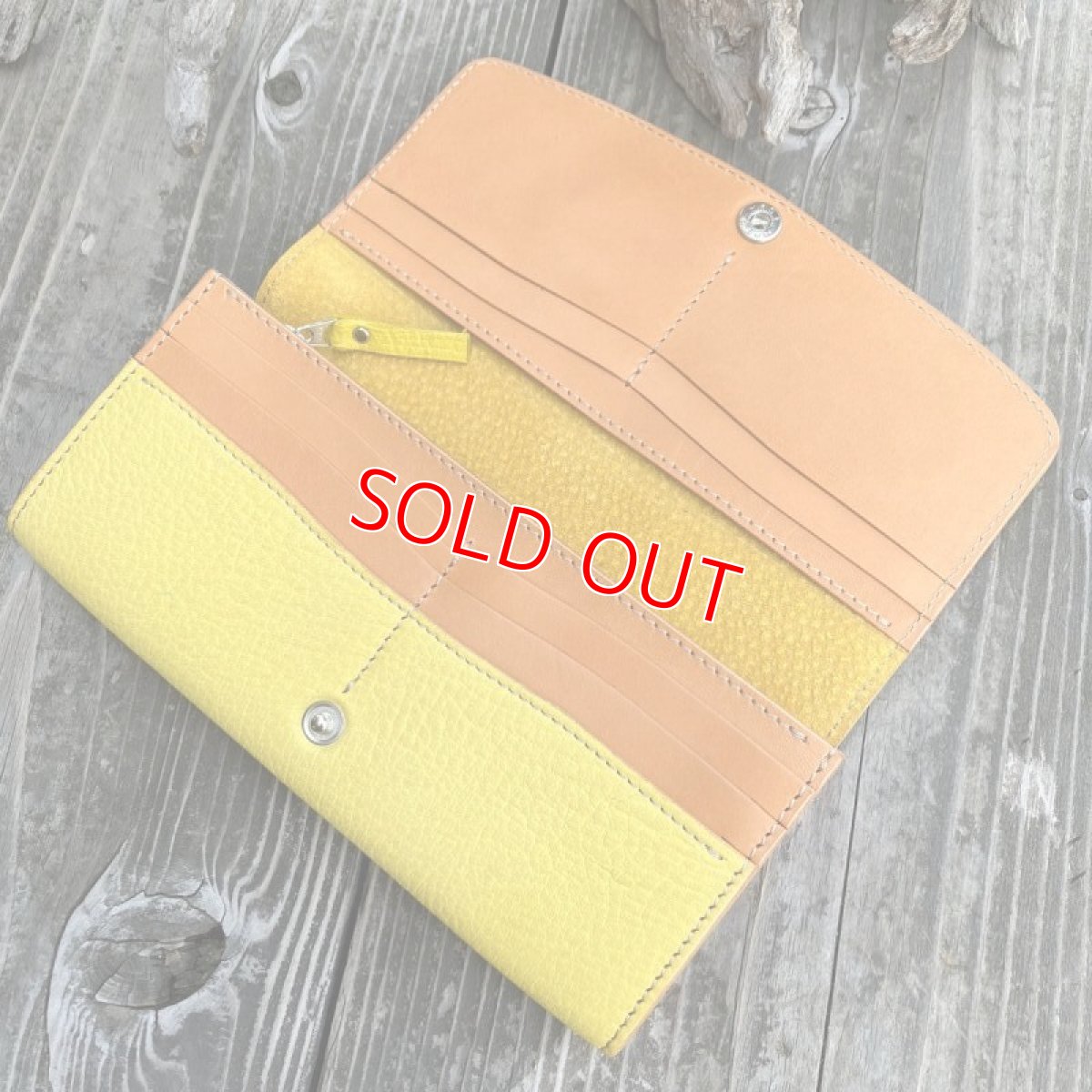 画像4: 【兵庫ジビエレザー】山から頂いた命を職人がつなぐ☆鹿革＆牛革フラップタイプ長財布　イエロー (4)
