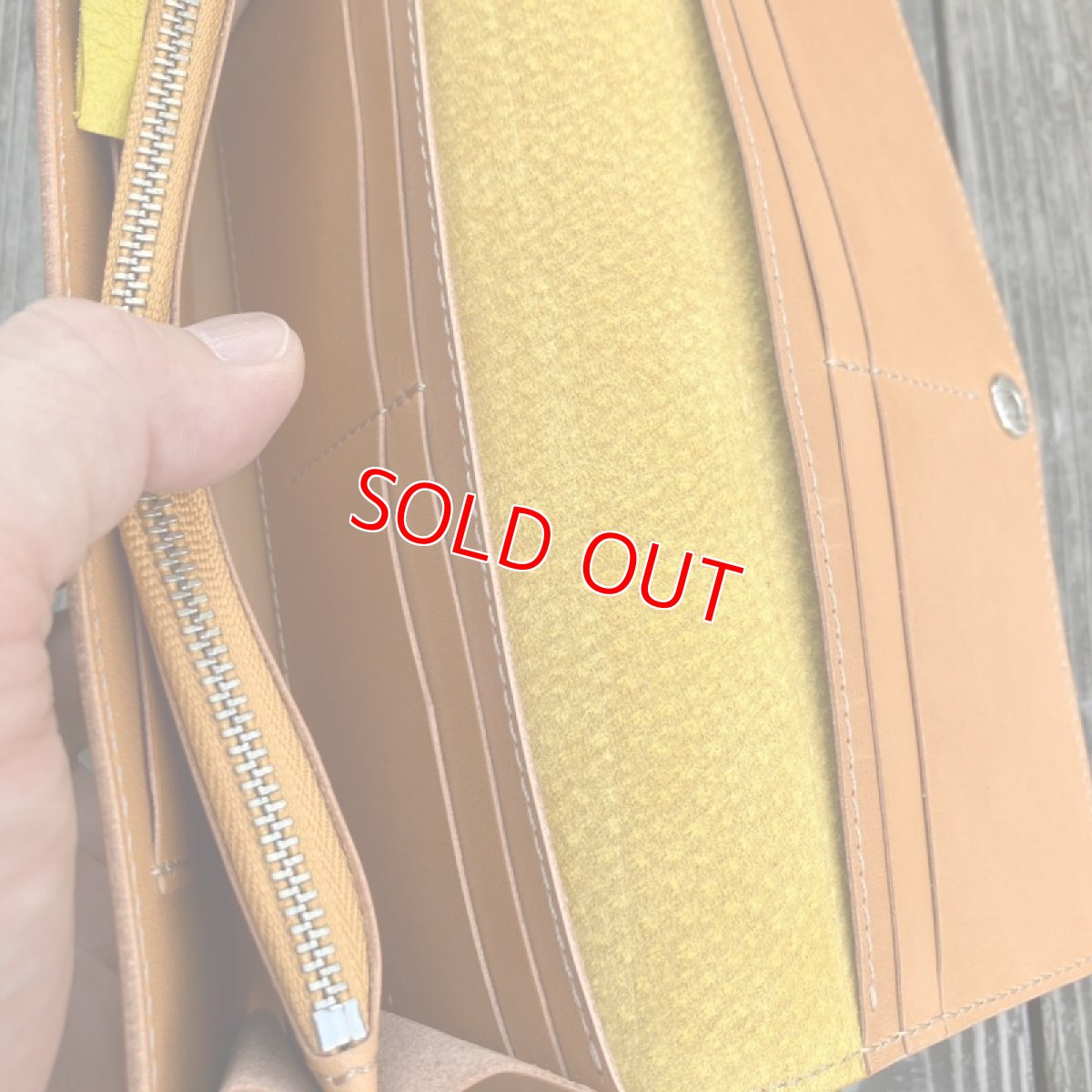 画像7: 【兵庫ジビエレザー】山から頂いた命を職人がつなぐ☆鹿革＆牛革フラップタイプ長財布　イエロー (7)