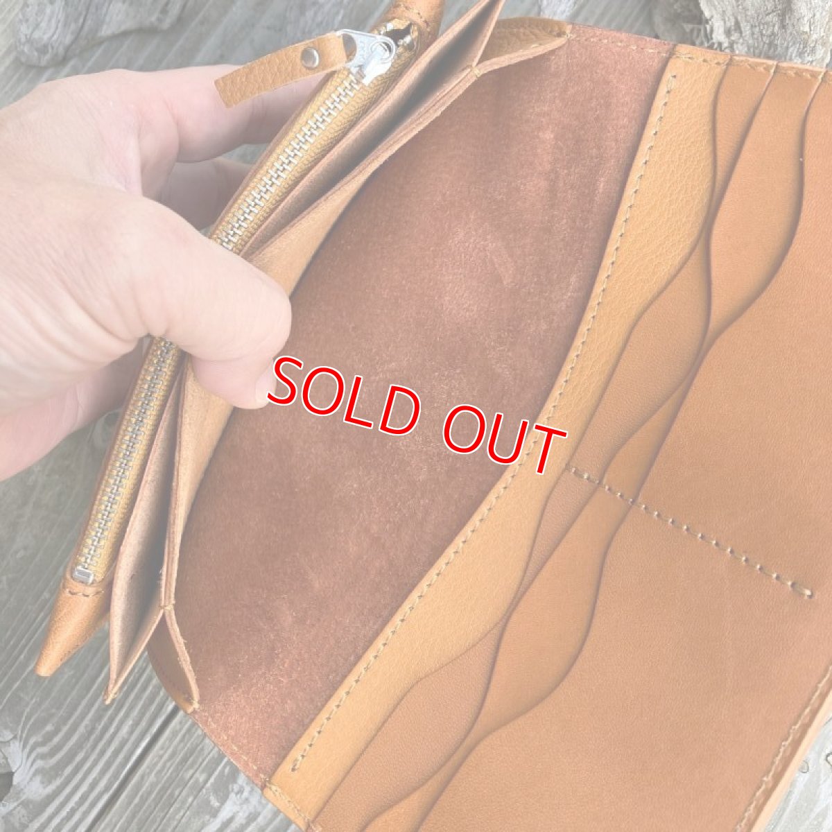 画像6: 【広島ジビエレザー】鹿革＆牛革スタンダード長財布★毎日使うのが楽しくなるさわり心地?　キャメル　 (6)