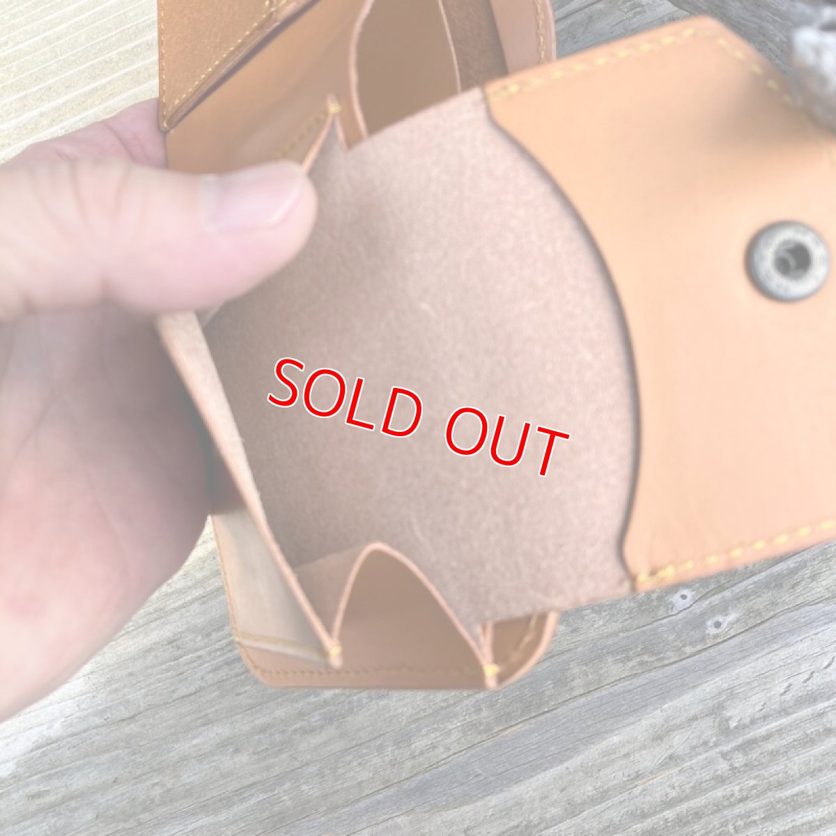 画像5: 【広島ジビエレザー】柔らかい鹿革★シンプル&スタンダード二つ折り財布　キャメル (5)