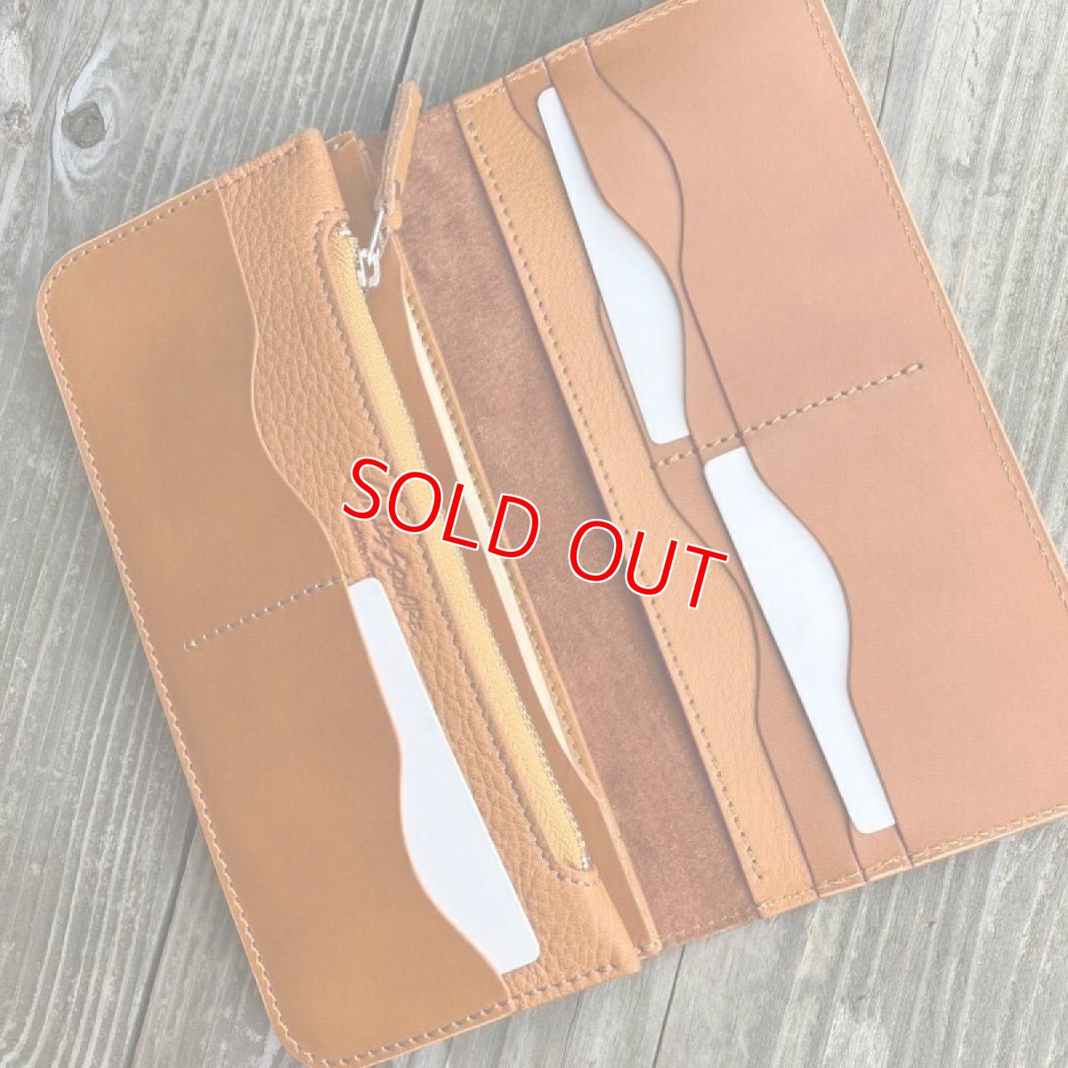 画像9: 【広島ジビエレザー】鹿革＆牛革スタンダード長財布★毎日使うのが楽しくなるさわり心地?　キャメル　 (9)