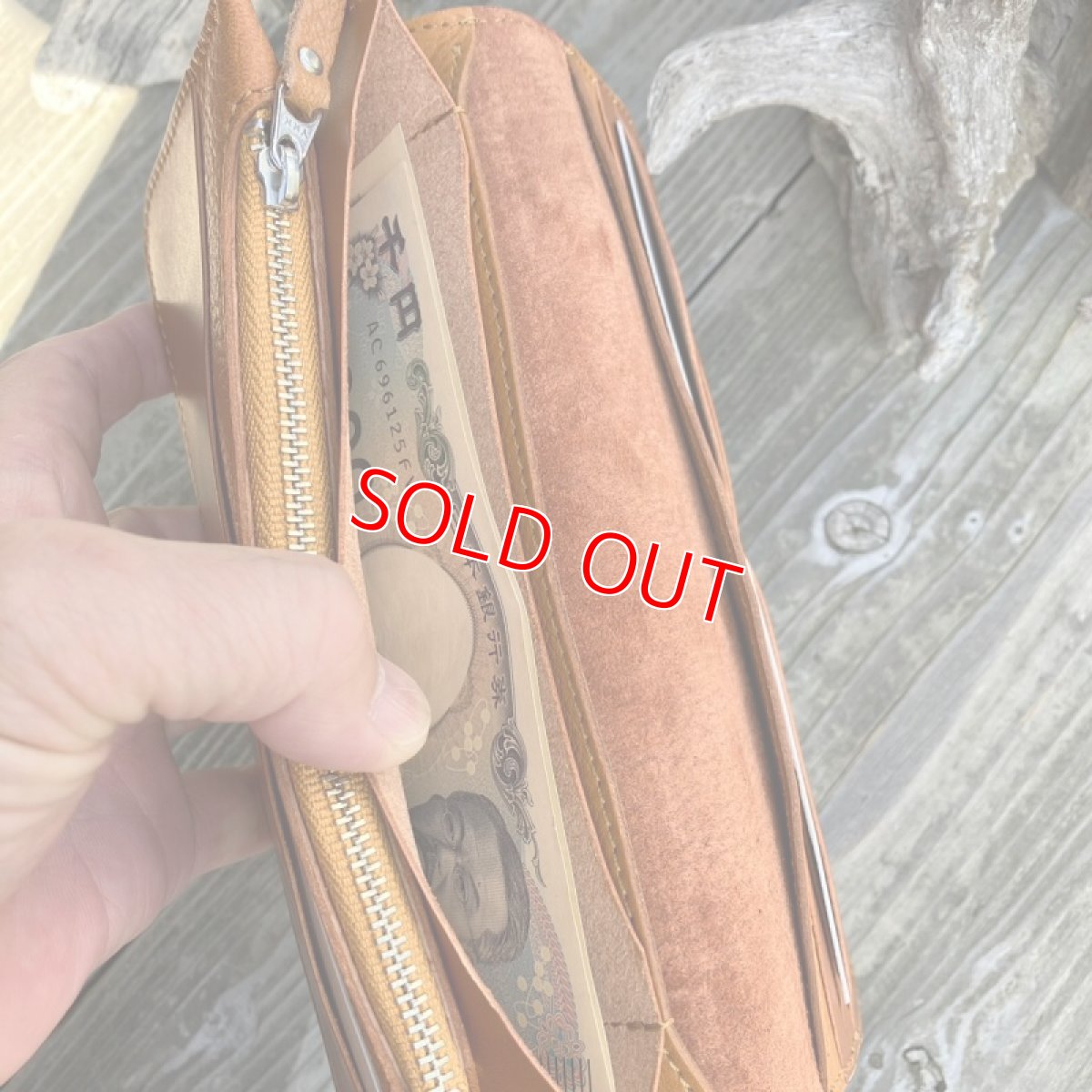 画像8: 【広島ジビエレザー】鹿革＆牛革スタンダード長財布★毎日使うのが楽しくなるさわり心地?　キャメル　 (8)