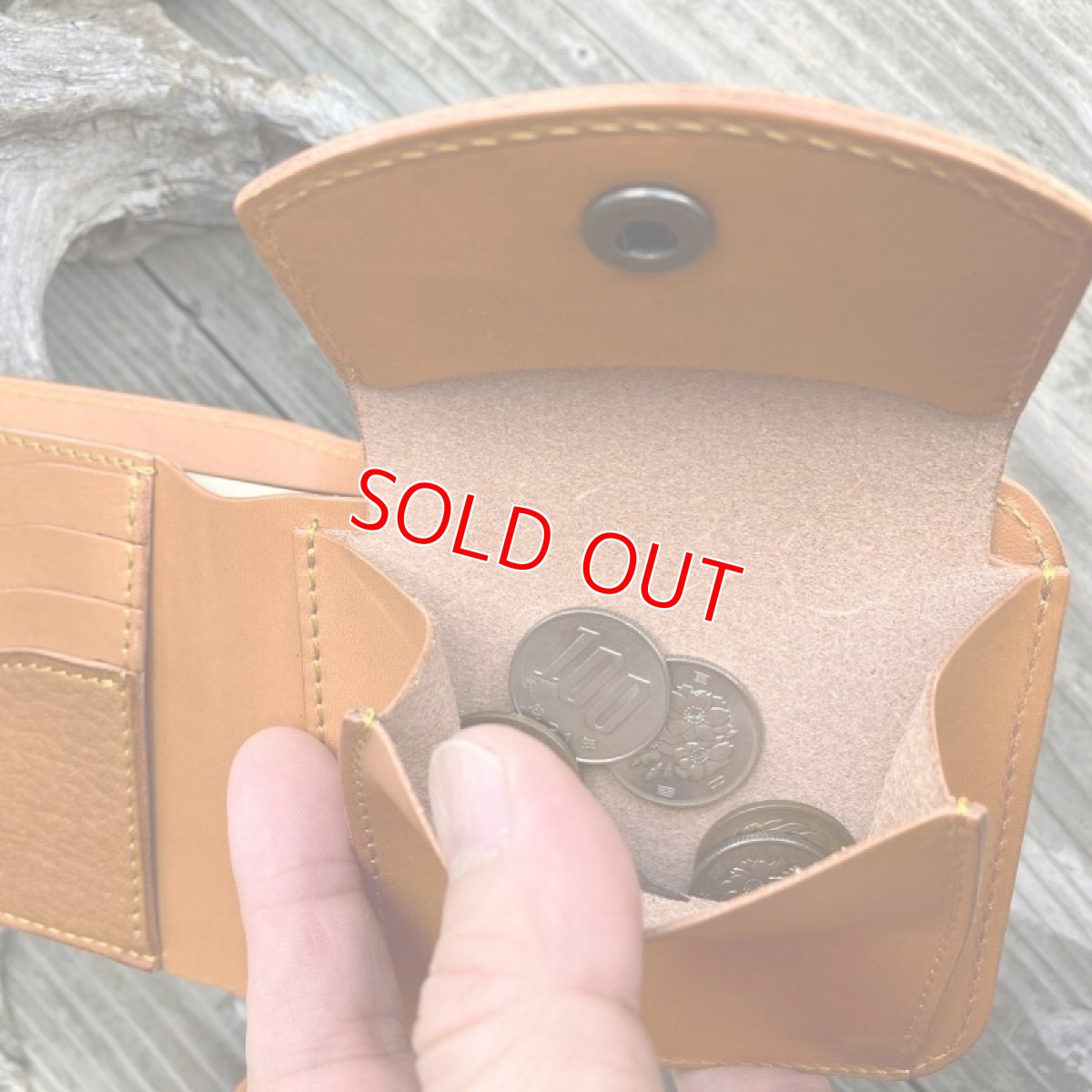 画像6: 【広島ジビエレザー】柔らかい鹿革★シンプル&スタンダード二つ折り財布　キャメル (6)