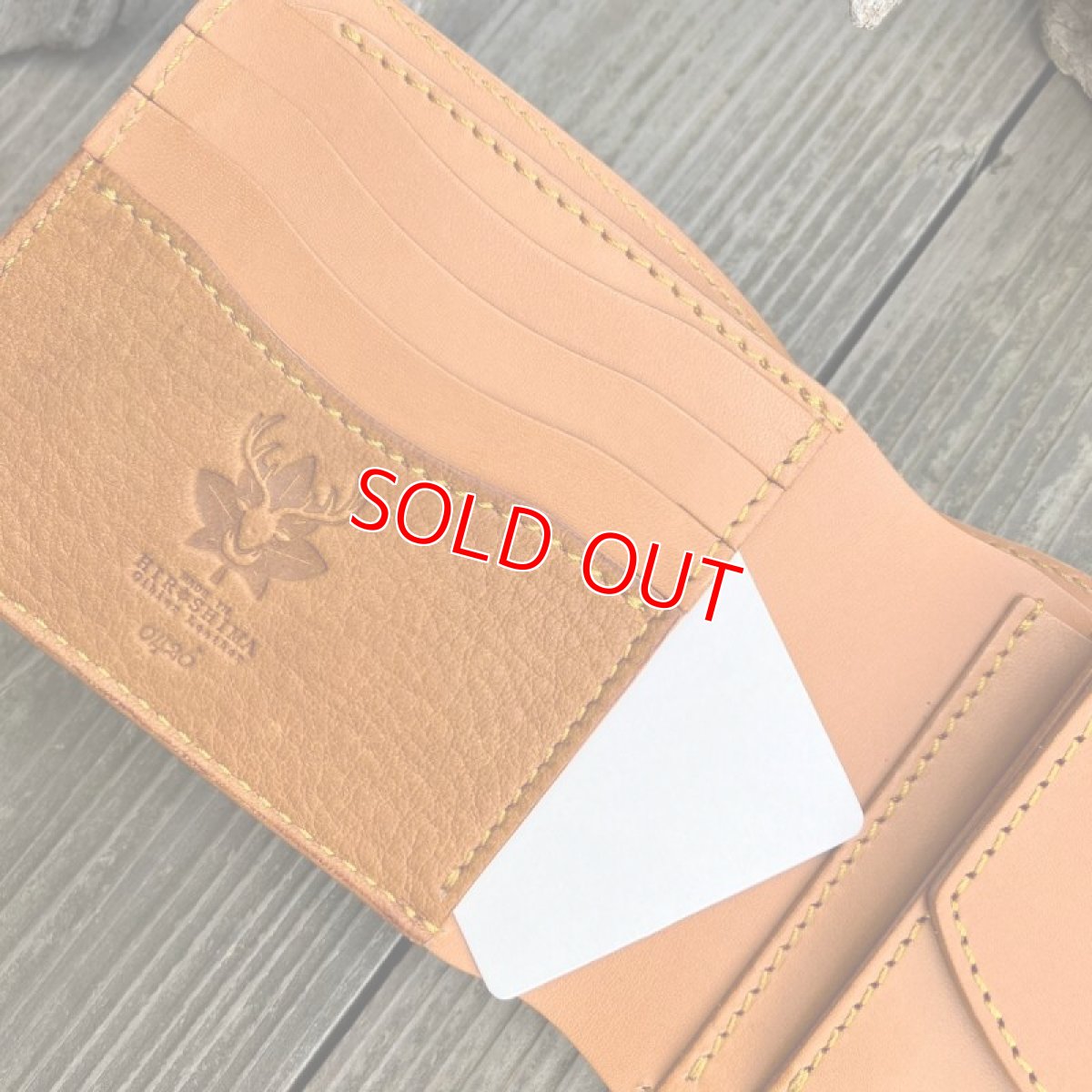 画像8: 【広島ジビエレザー】柔らかい鹿革★シンプル&スタンダード二つ折り財布　キャメル (8)