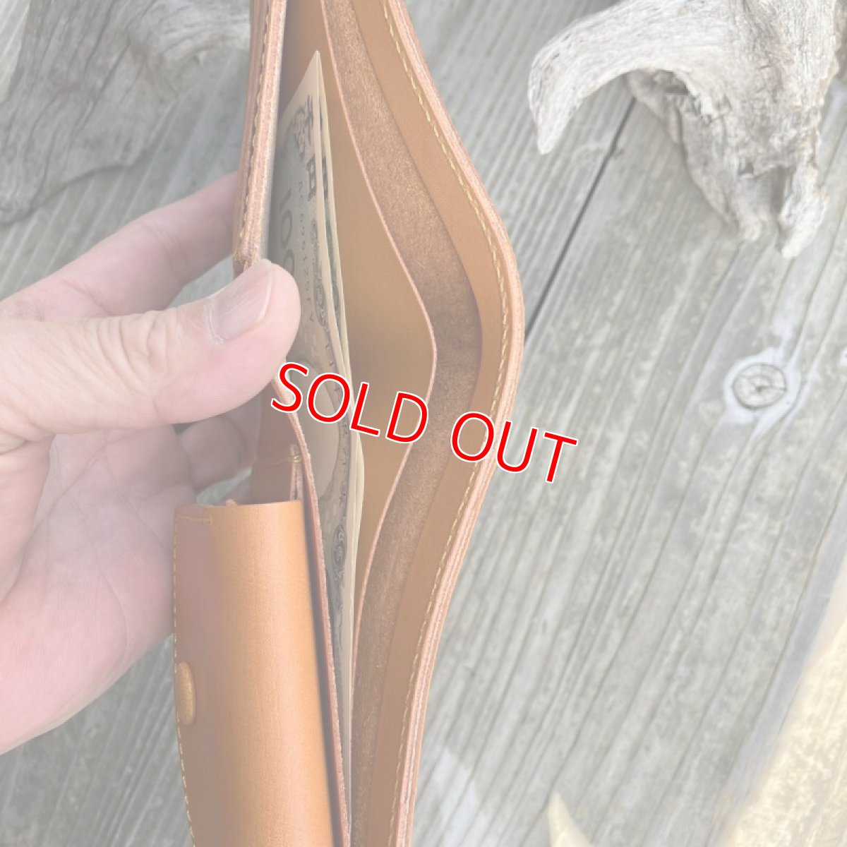 画像7: 【広島ジビエレザー】柔らかい鹿革★シンプル&スタンダード二つ折り財布　キャメル (7)