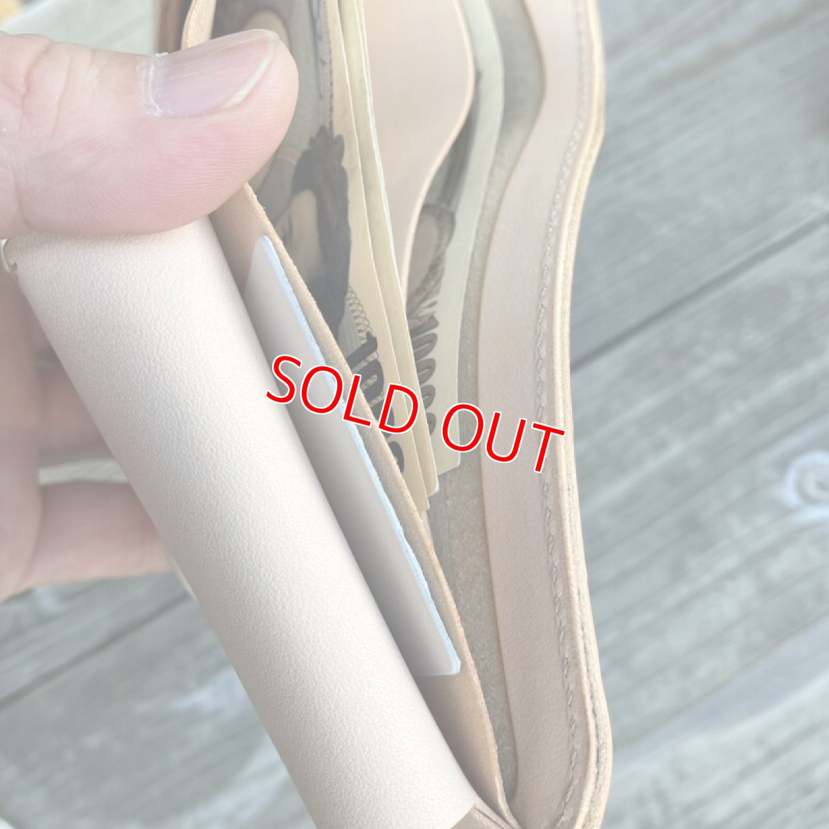 画像12: 【広島ジビエレザー】柔らかい天然鹿革★シンプル&スタンダード二つ折り財布　ナチュラル (12)