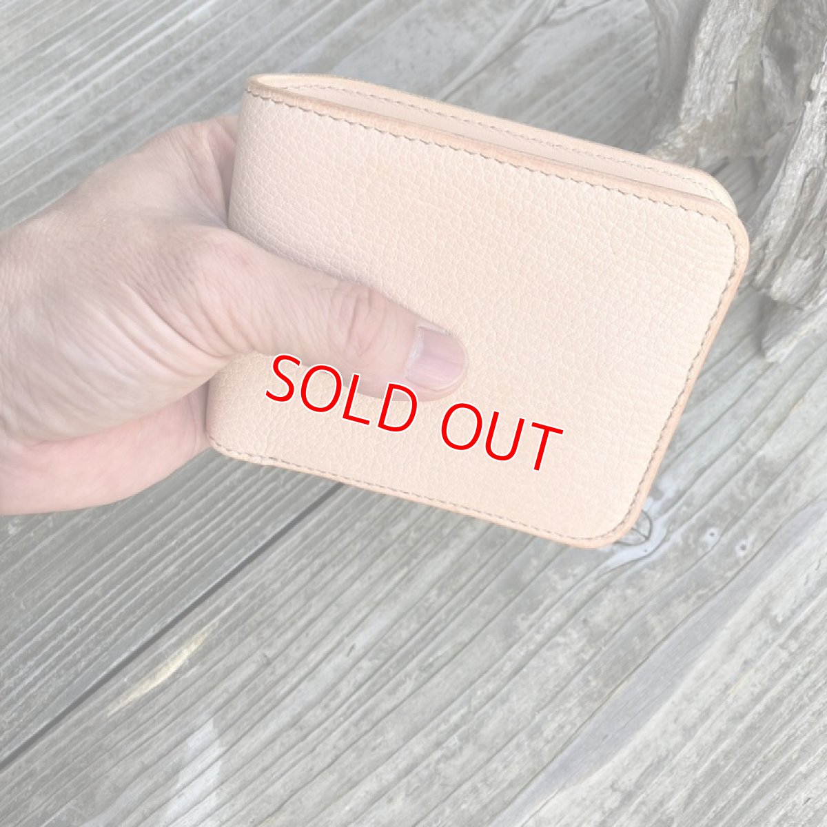 画像2: 【広島ジビエレザー】柔らかい天然鹿革★シンプル&スタンダード二つ折り財布　ナチュラル (2)