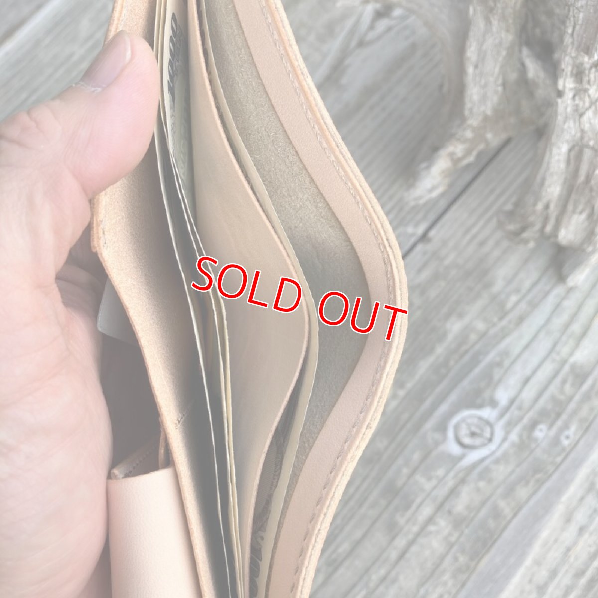 画像8: 【広島ジビエレザー】柔らかい天然鹿革★シンプル&スタンダード二つ折り財布　ナチュラル (8)