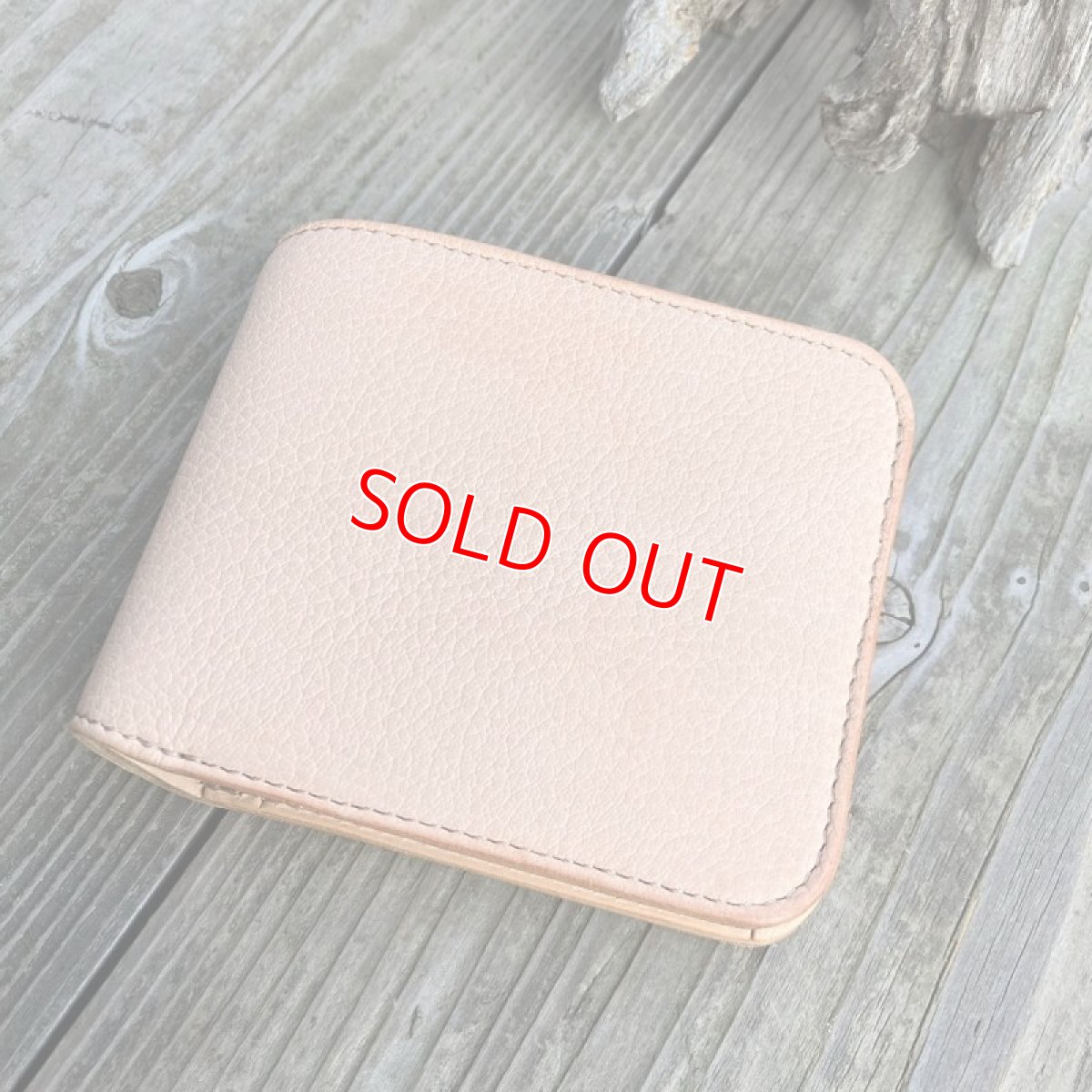 画像3: 【広島ジビエレザー】柔らかい天然鹿革★シンプル&スタンダード二つ折り財布　ナチュラル (3)