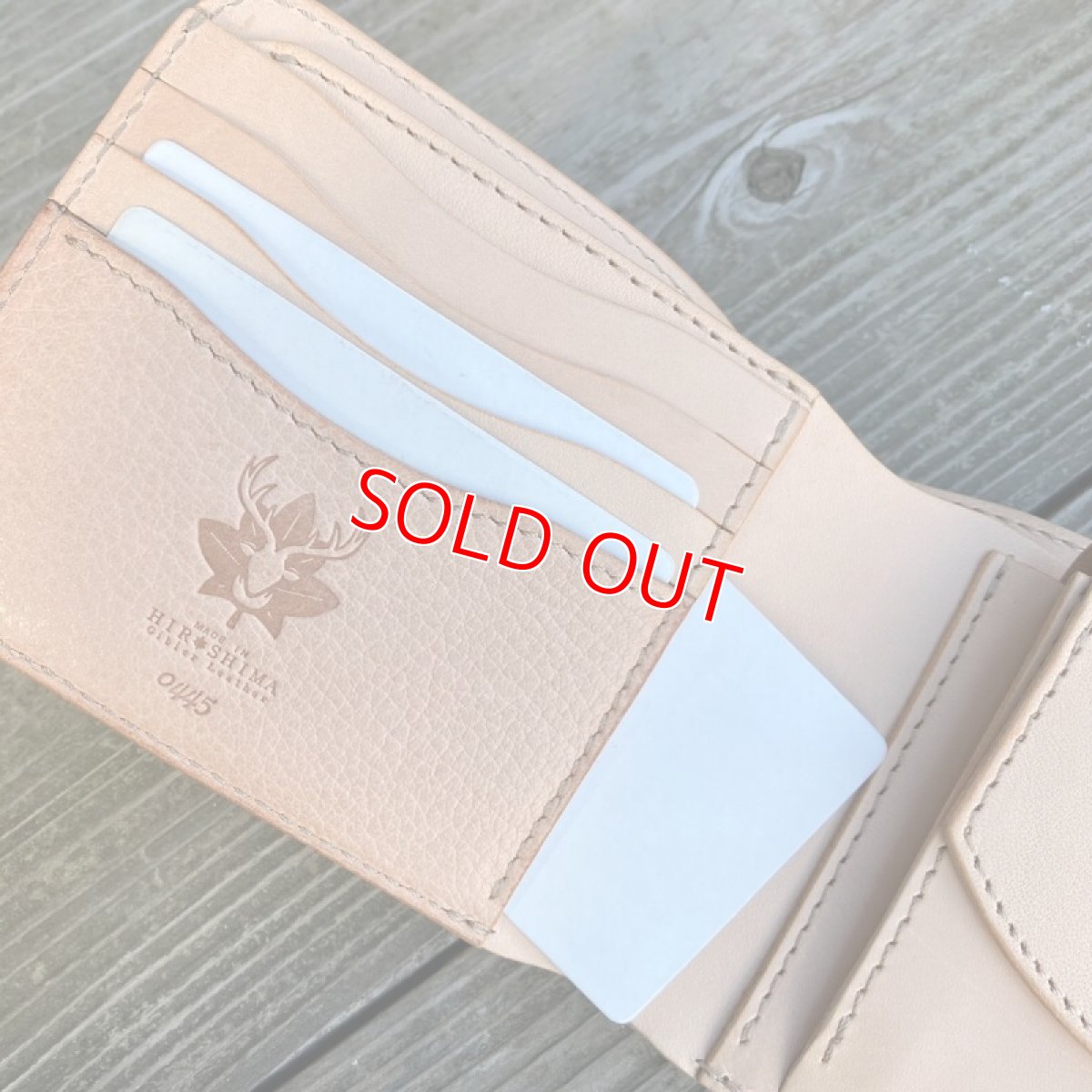 画像10: 【広島ジビエレザー】柔らかい天然鹿革★シンプル&スタンダード二つ折り財布　ナチュラル (10)