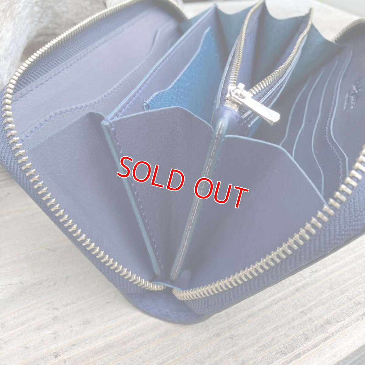 画像10: 【広島ジビエレザー】職人が作るお財布★インディゴ染め猪革&牛革ラウンド長財布 インディゴ&ネイビー (10)