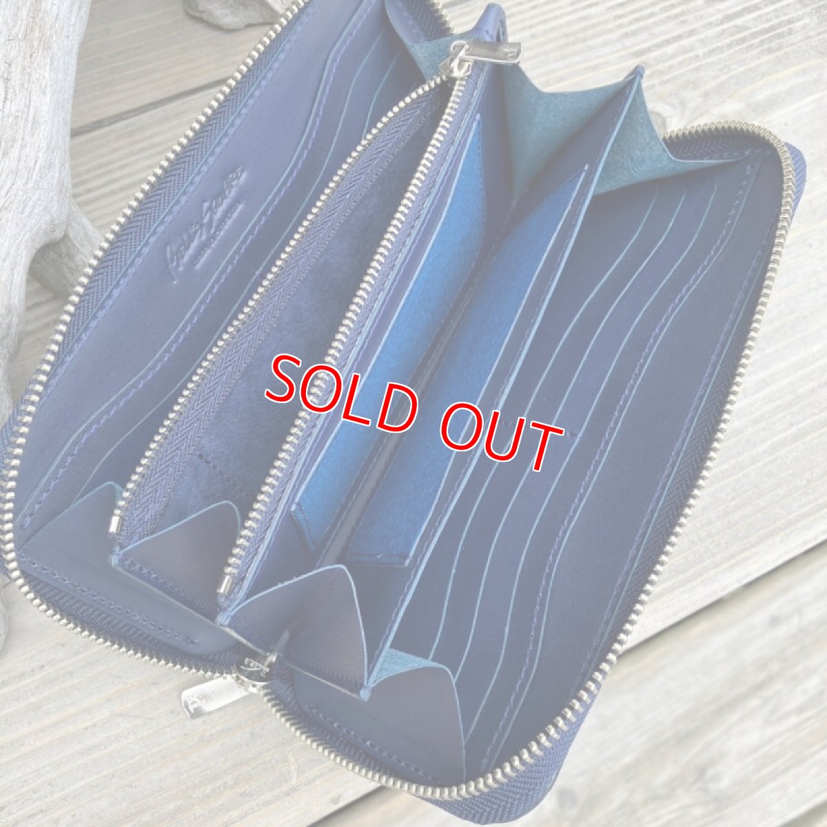 画像8: 【広島ジビエレザー】職人が作るお財布★インディゴ染め猪革&牛革ラウンド長財布 インディゴ&ネイビー (8)