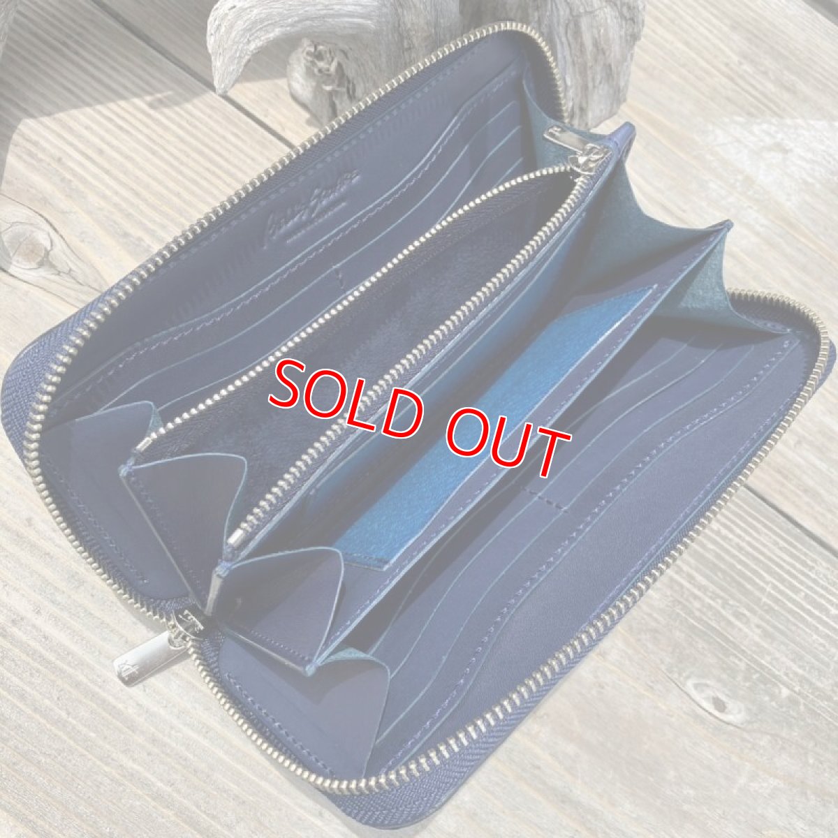 画像4: 【広島ジビエレザー】職人が作るお財布★インディゴ染め猪革&牛革ラウンド長財布 インディゴ&ネイビー (4)