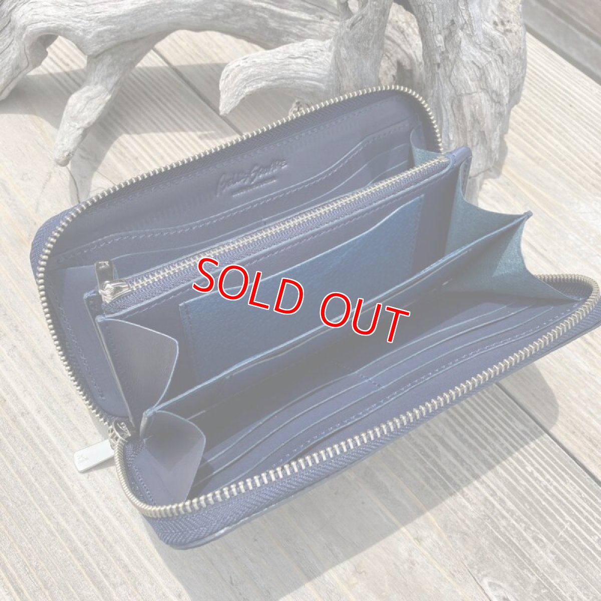 画像3: 【広島ジビエレザー】職人が作るお財布★インディゴ染め猪革&牛革ラウンド長財布 インディゴ&ネイビー (3)