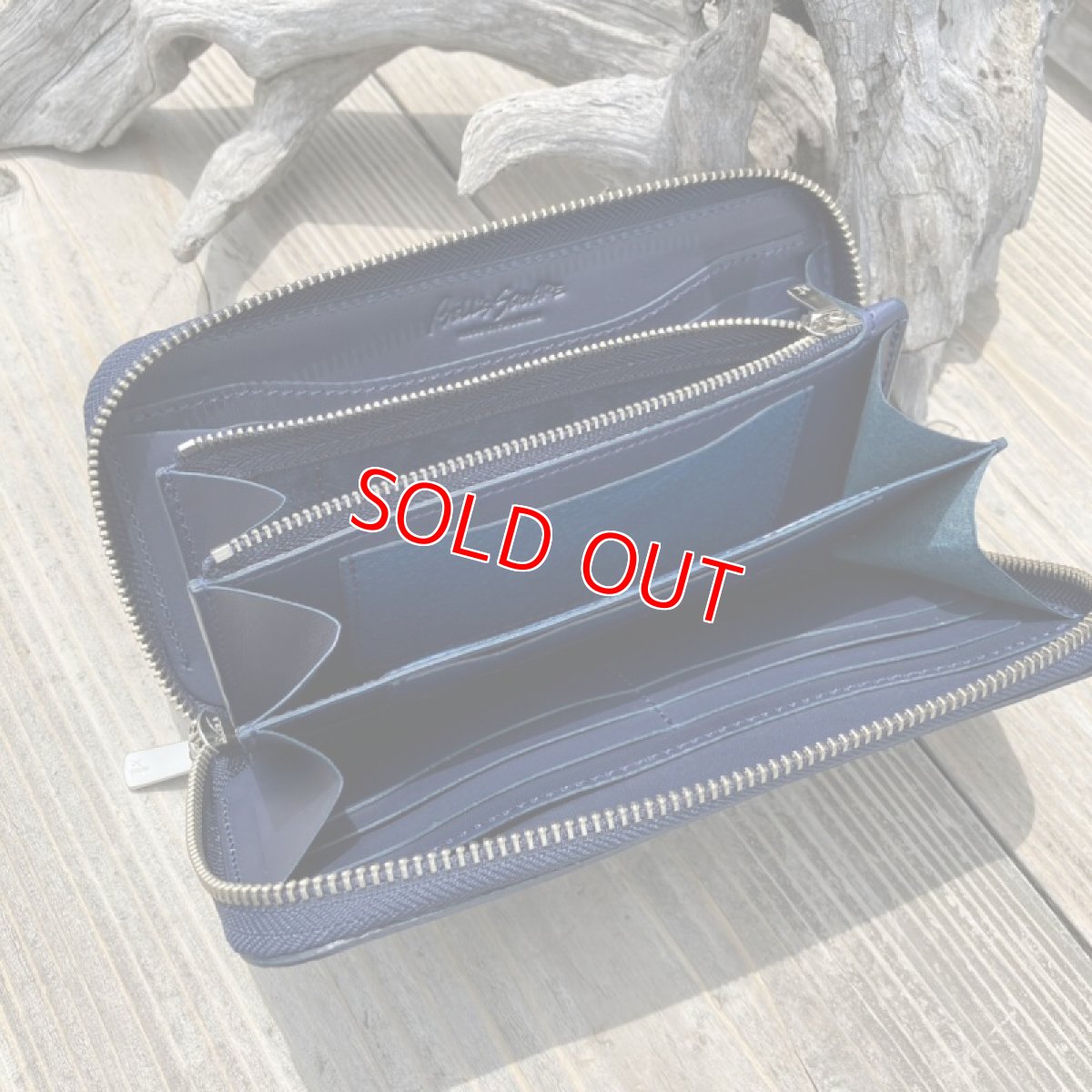 画像5: 【広島ジビエレザー】職人が作るお財布★インディゴ染め猪革&牛革ラウンド長財布 インディゴ&ネイビー (5)