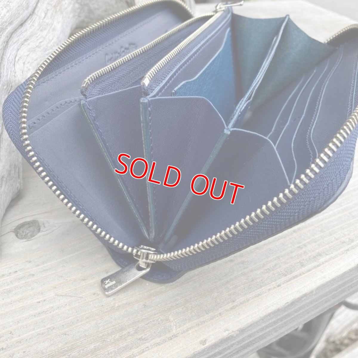 画像7: 【広島ジビエレザー】職人が作るお財布★インディゴ染め猪革&牛革ラウンド長財布 インディゴ&ネイビー (7)