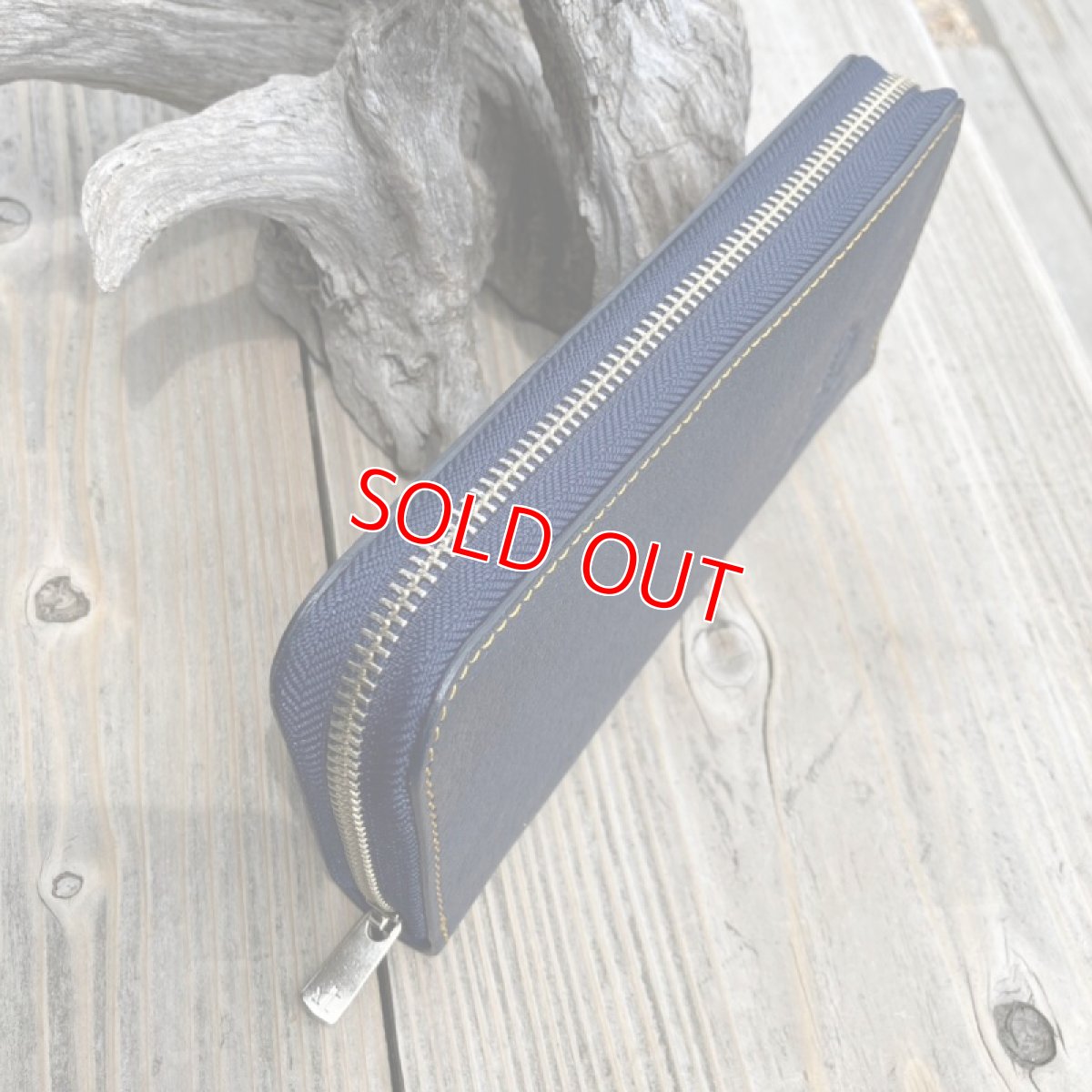 画像2: 【広島ジビエレザー】職人が作るお財布★インディゴ染め猪革&牛革ラウンド長財布 インディゴ&ネイビー (2)