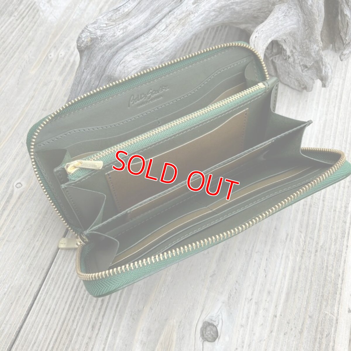 画像4: 【広島ジビエレザー】職人が作るお財布★インディゴ染め猪革&牛革ラウンド長財布 プレミアムグリーン (4)