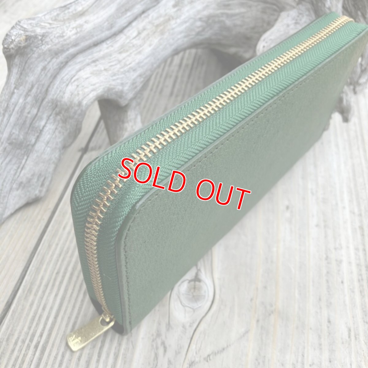 画像3: 【広島ジビエレザー】職人が作るお財布★インディゴ染め猪革&牛革ラウンド長財布 プレミアムグリーン (3)