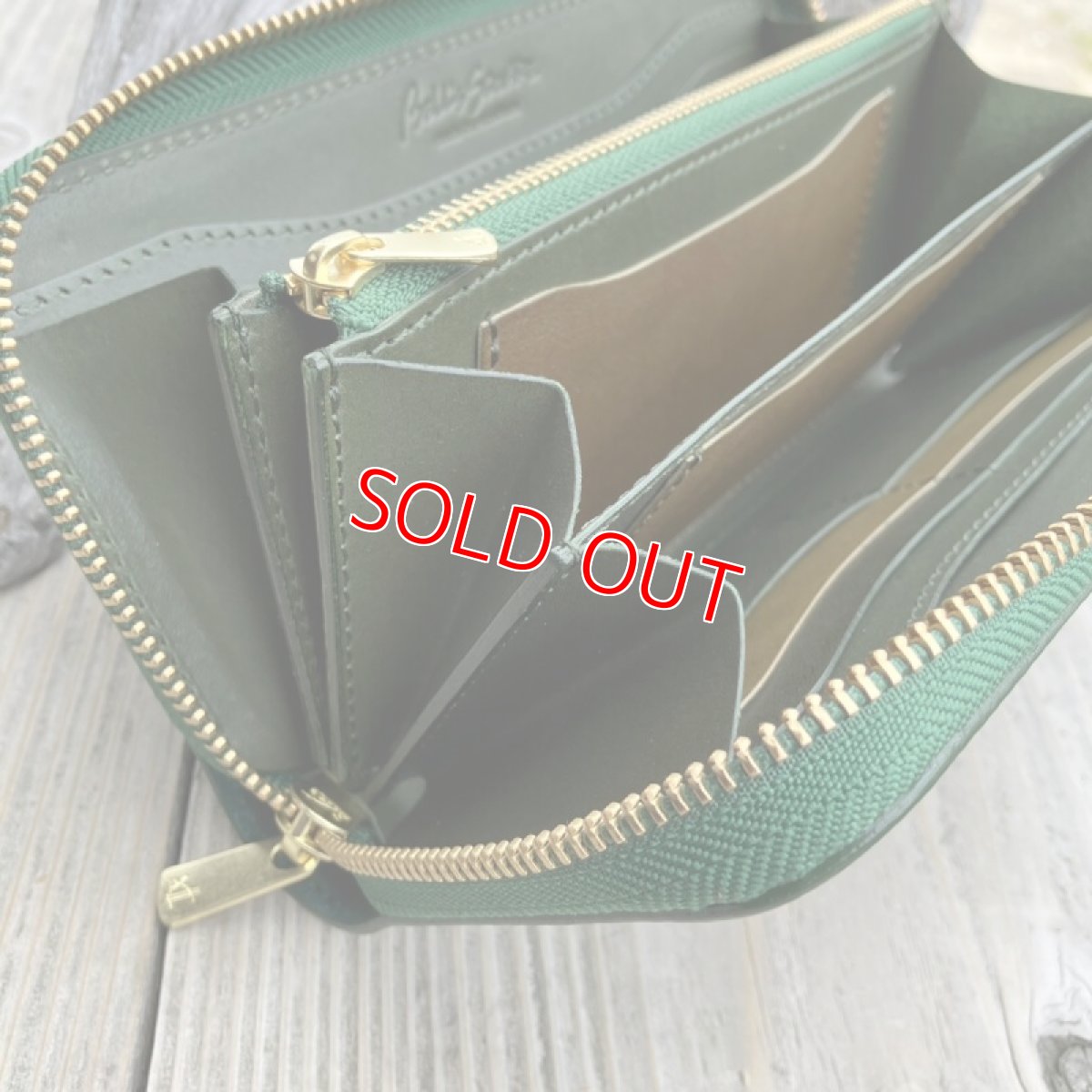 画像6: 【広島ジビエレザー】職人が作るお財布★インディゴ染め猪革&牛革ラウンド長財布 プレミアムグリーン (6)