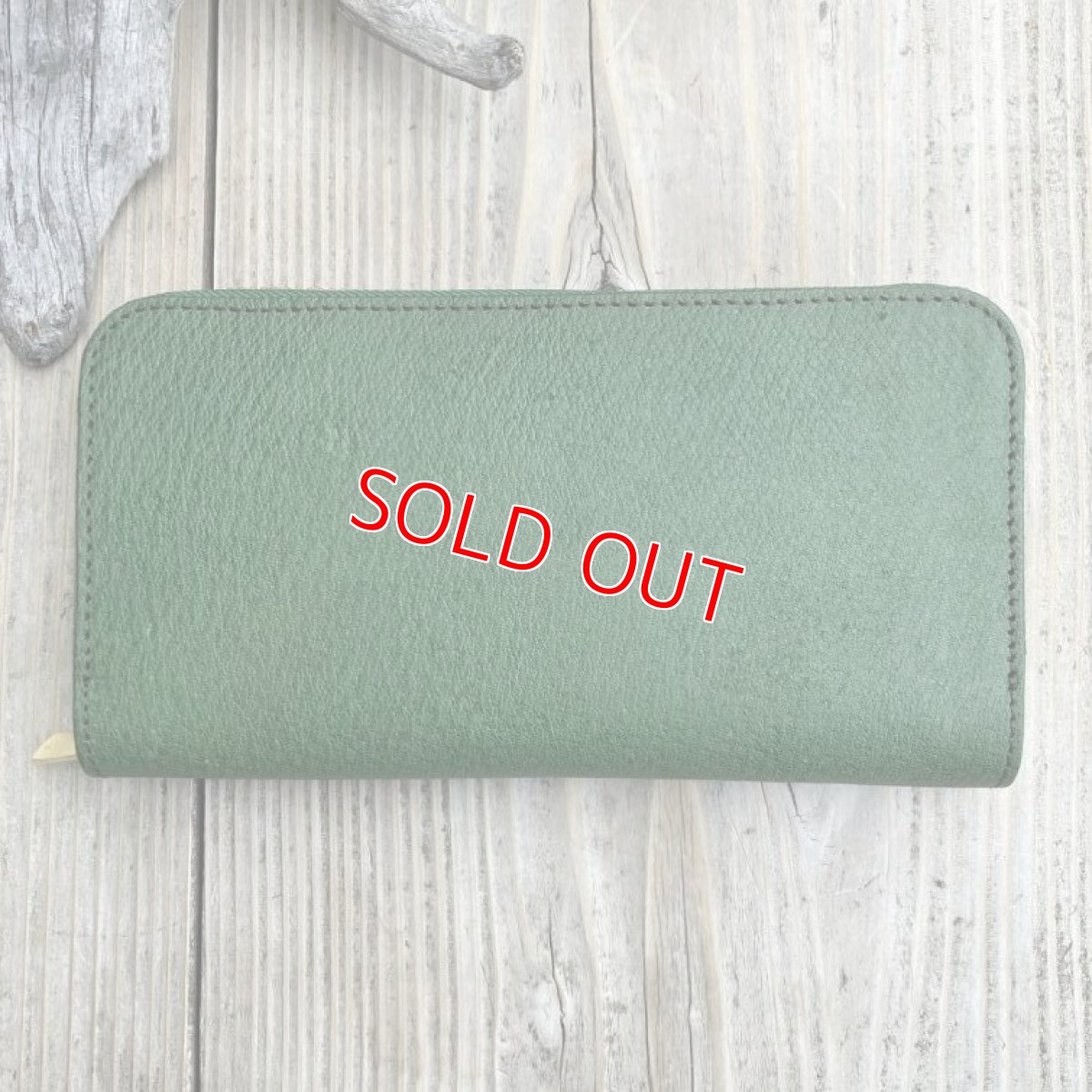 画像10: 【広島ジビエレザー】職人が作るお財布★インディゴ染め猪革&牛革ラウンド長財布 プレミアムグリーン (10)