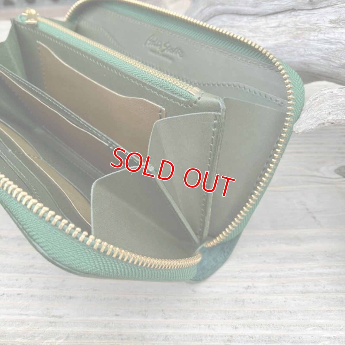 画像7: 【広島ジビエレザー】職人が作るお財布★インディゴ染め猪革&牛革ラウンド長財布 プレミアムグリーン (7)