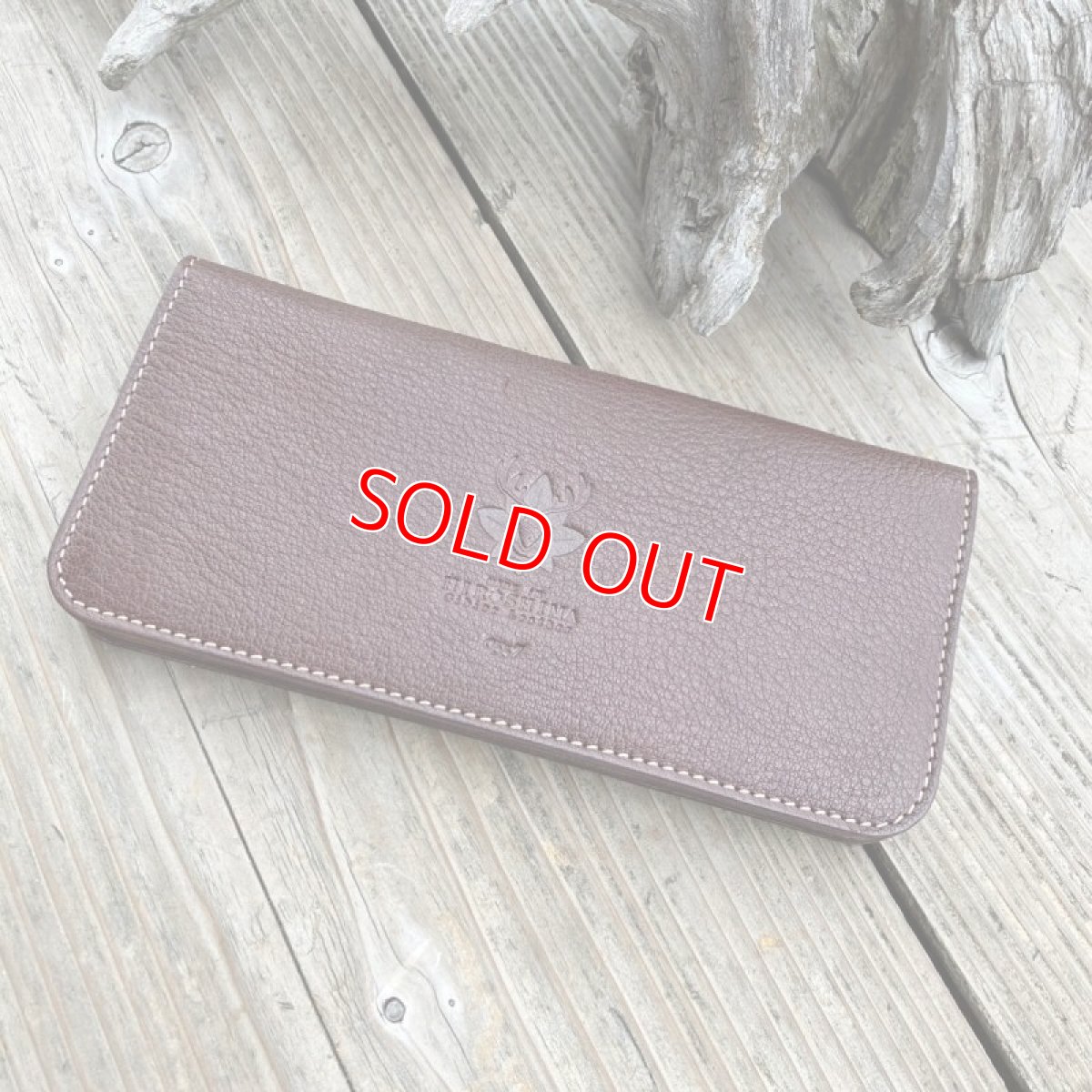 画像1: 【広島ジビエレザー】鹿革＆牛革スタンダード長財布★毎日使うのが楽しくなるさわり心地?　羊羹色 (1)