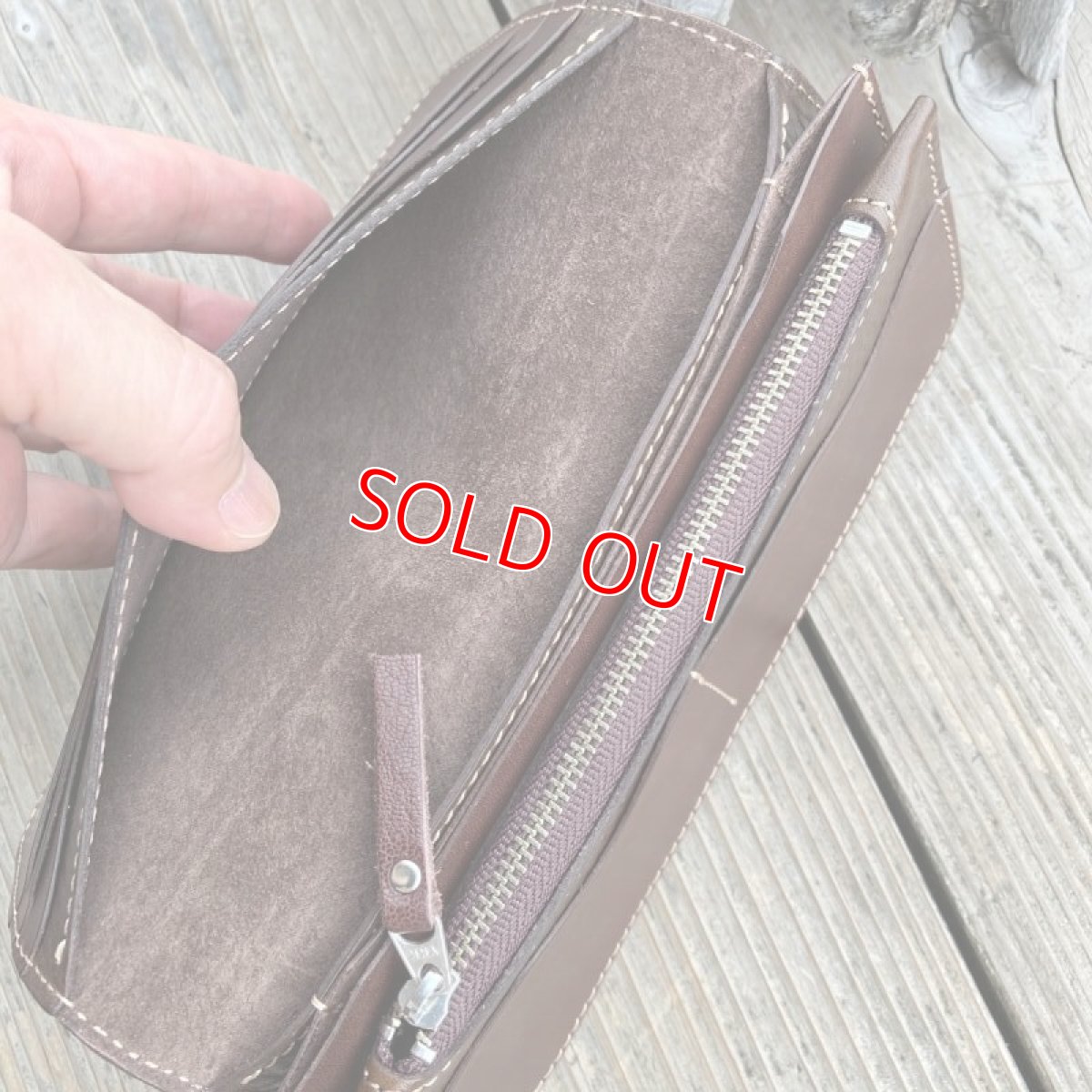 画像9: 【広島ジビエレザー】鹿革＆牛革スタンダード長財布★毎日使うのが楽しくなるさわり心地?　羊羹色 (9)