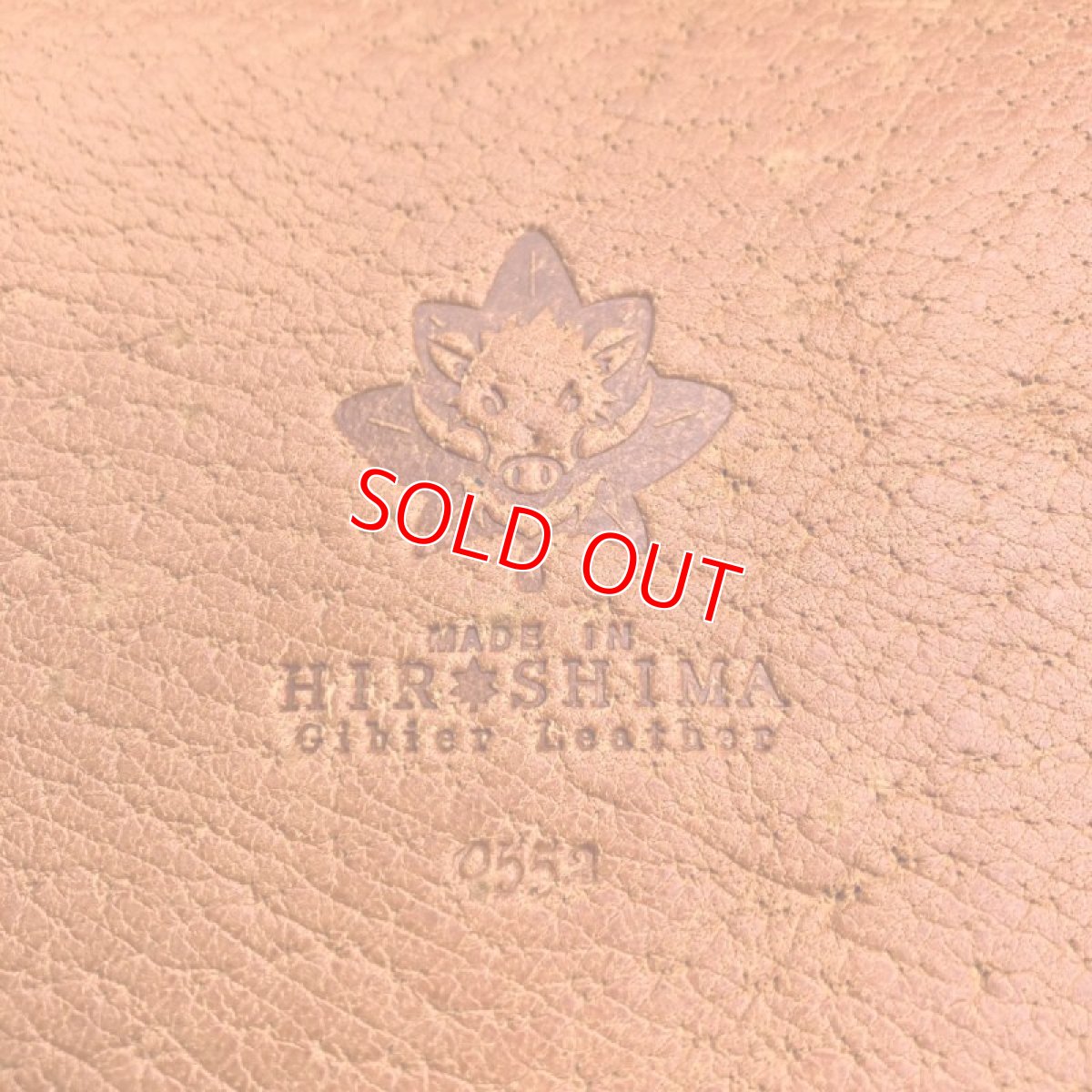 画像13: 【広島ジビエレザー】猪革＆牛革スタンダード長財布★戦闘傷が荒々しい自然を感じさせる　ヴィンテージキャメル　 (13)