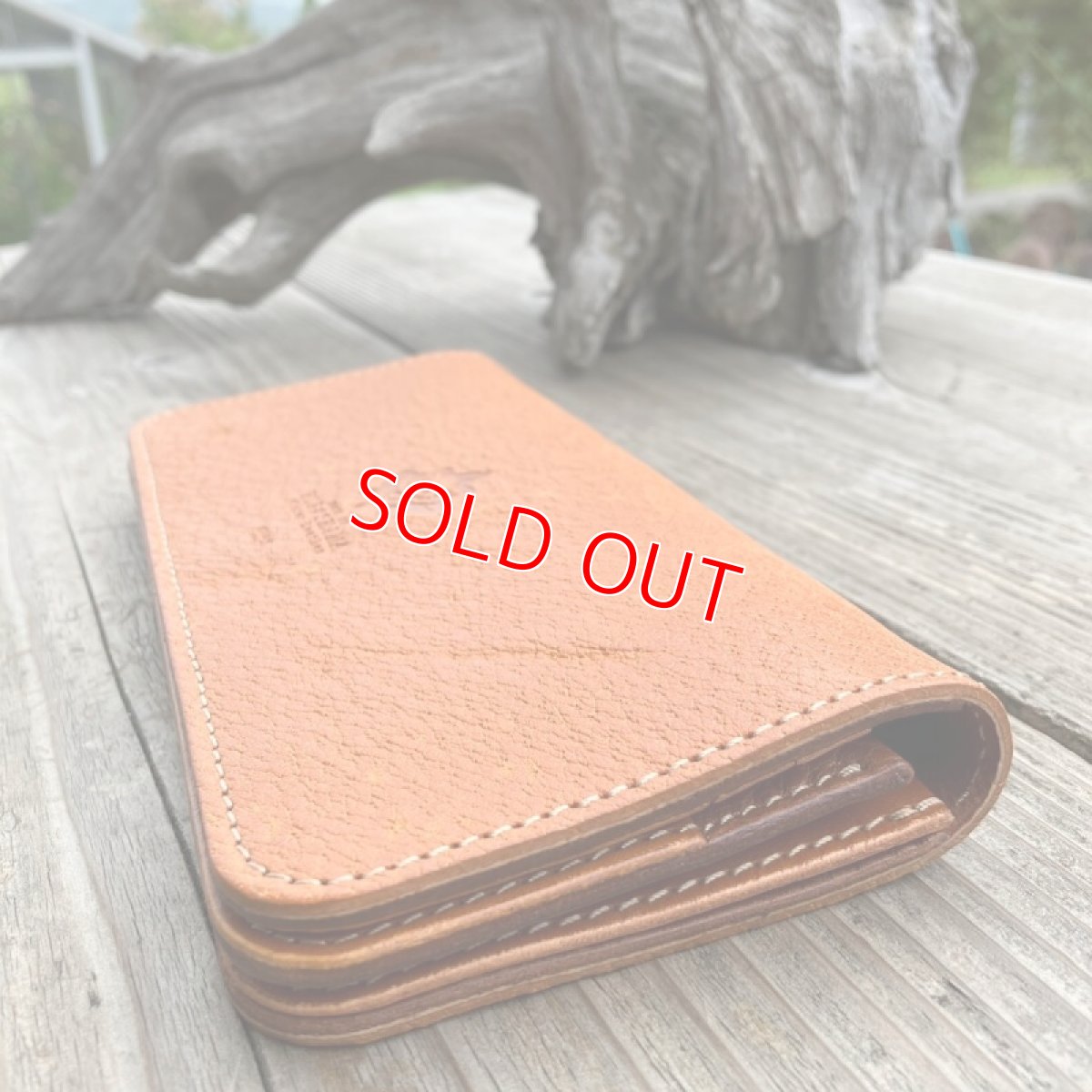 画像4: 【広島ジビエレザー】猪革＆牛革スタンダード長財布★戦闘傷が荒々しい自然を感じさせる　ヴィンテージキャメル　 (4)