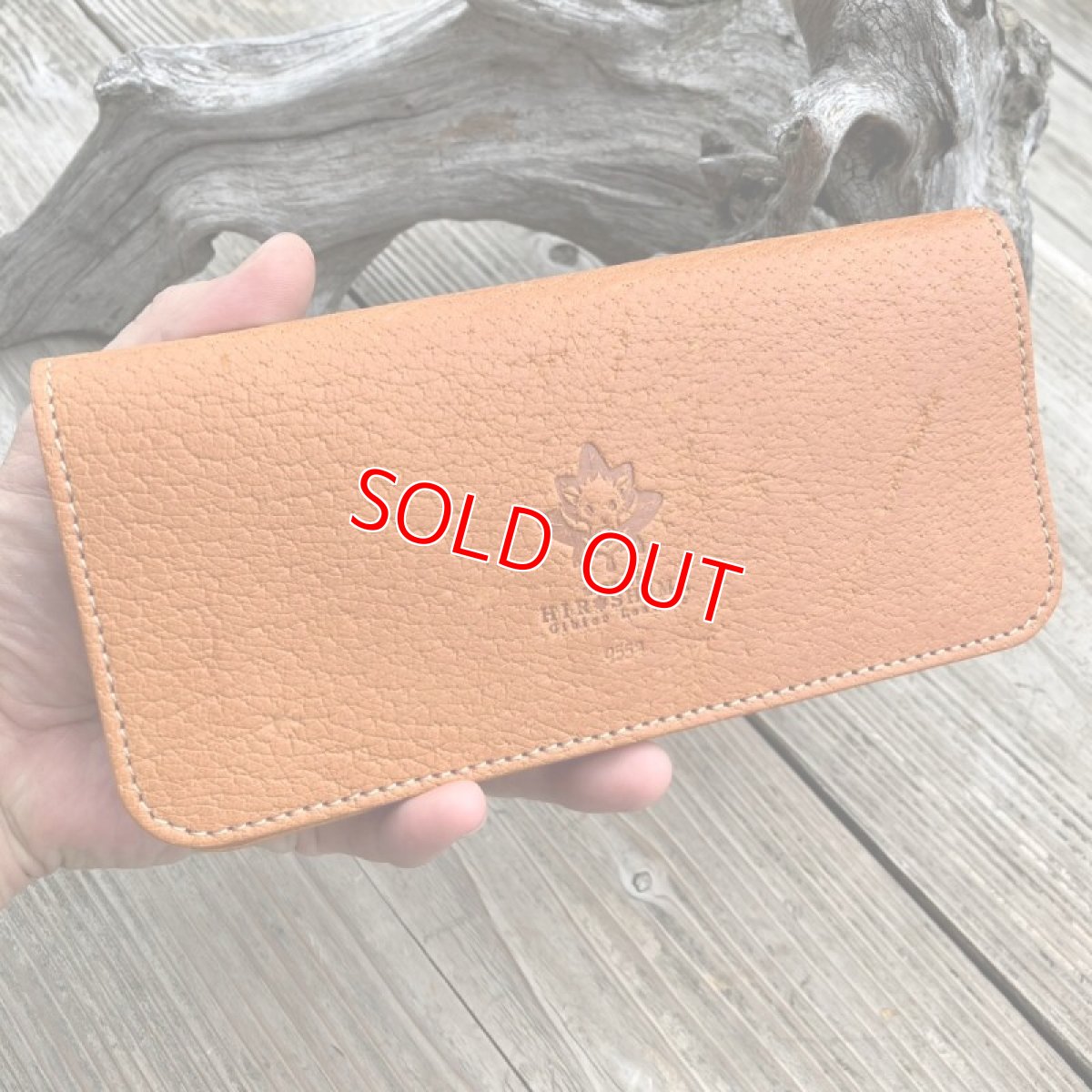 画像1: 【広島ジビエレザー】猪革＆牛革スタンダード長財布★戦闘傷が荒々しい自然を感じさせる　ヴィンテージキャメル　 (1)