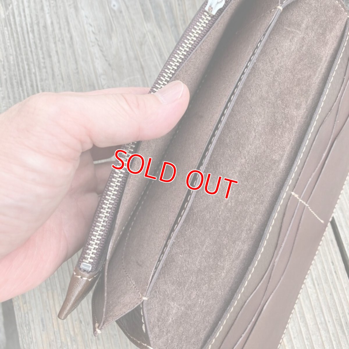 画像7: 【広島ジビエレザー】鹿革＆牛革スタンダード長財布★毎日使うのが楽しくなるさわり心地?　羊羹色 (7)