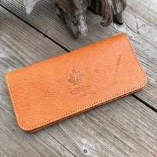 画像2: 【広島ジビエレザー】猪革＆牛革スタンダード長財布★戦闘傷が荒々しい自然を感じさせる　ヴィンテージキャメル　 (2)