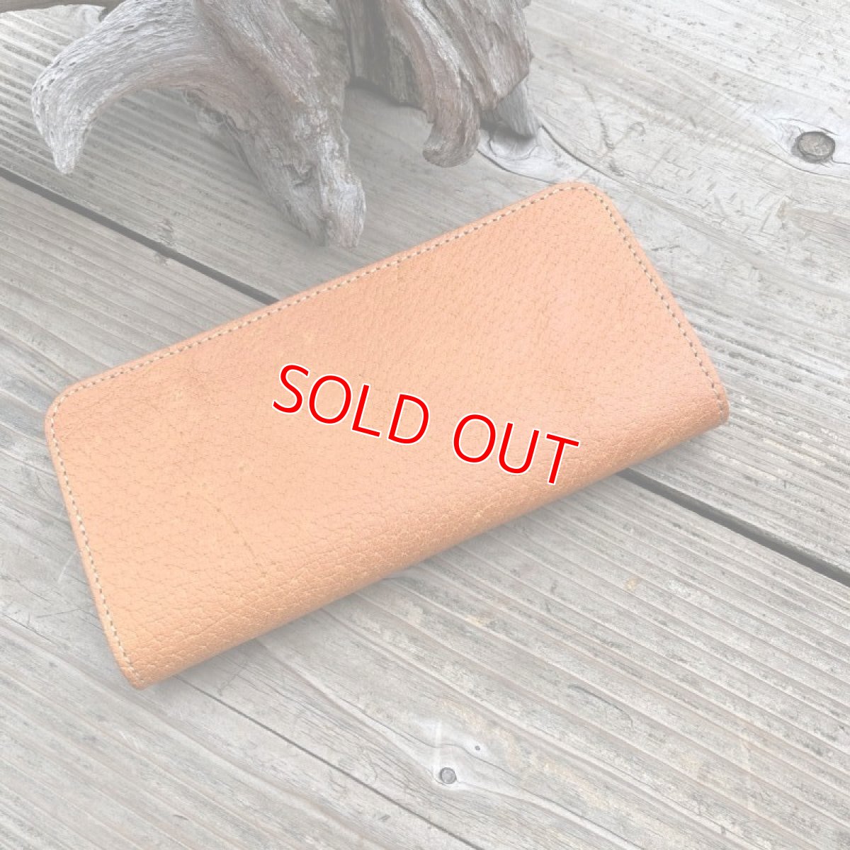 画像6: 【広島ジビエレザー】猪革＆牛革スタンダード長財布★戦闘傷が荒々しい自然を感じさせる　ヴィンテージキャメル　 (6)