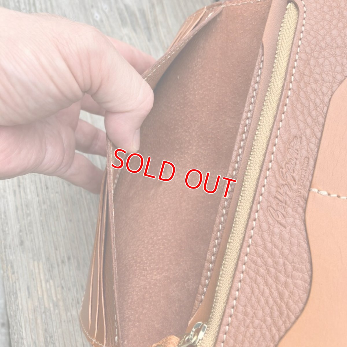 画像12: 【広島ジビエレザー】猪革＆牛革スタンダード長財布★戦闘傷が荒々しい自然を感じさせる　ヴィンテージキャメル　 (12)