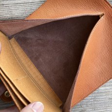 画像8: 【広島ジビエレザー】ヴィンテージキャメル 鹿革ギャルソン長財布｜カード16枚収納・大容量財布 (8)