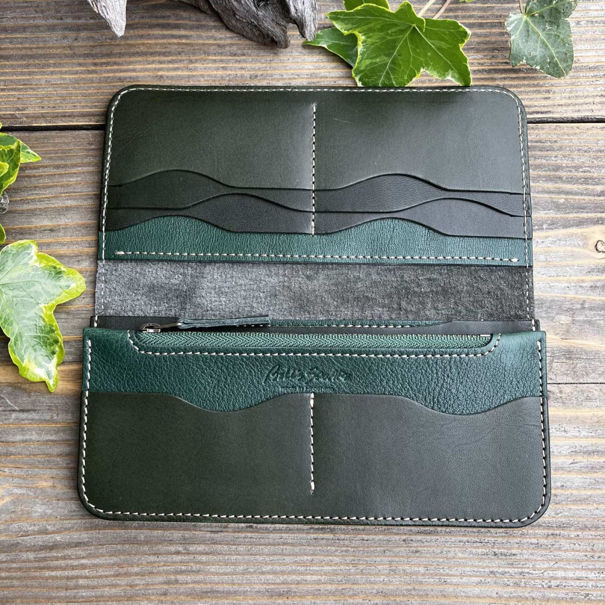 画像2: 【広島ジビエレザー】鹿革＆牛革スタンダード長財布★鹿革の柔らかい手触りを感じさせる　青桐翠 (2)